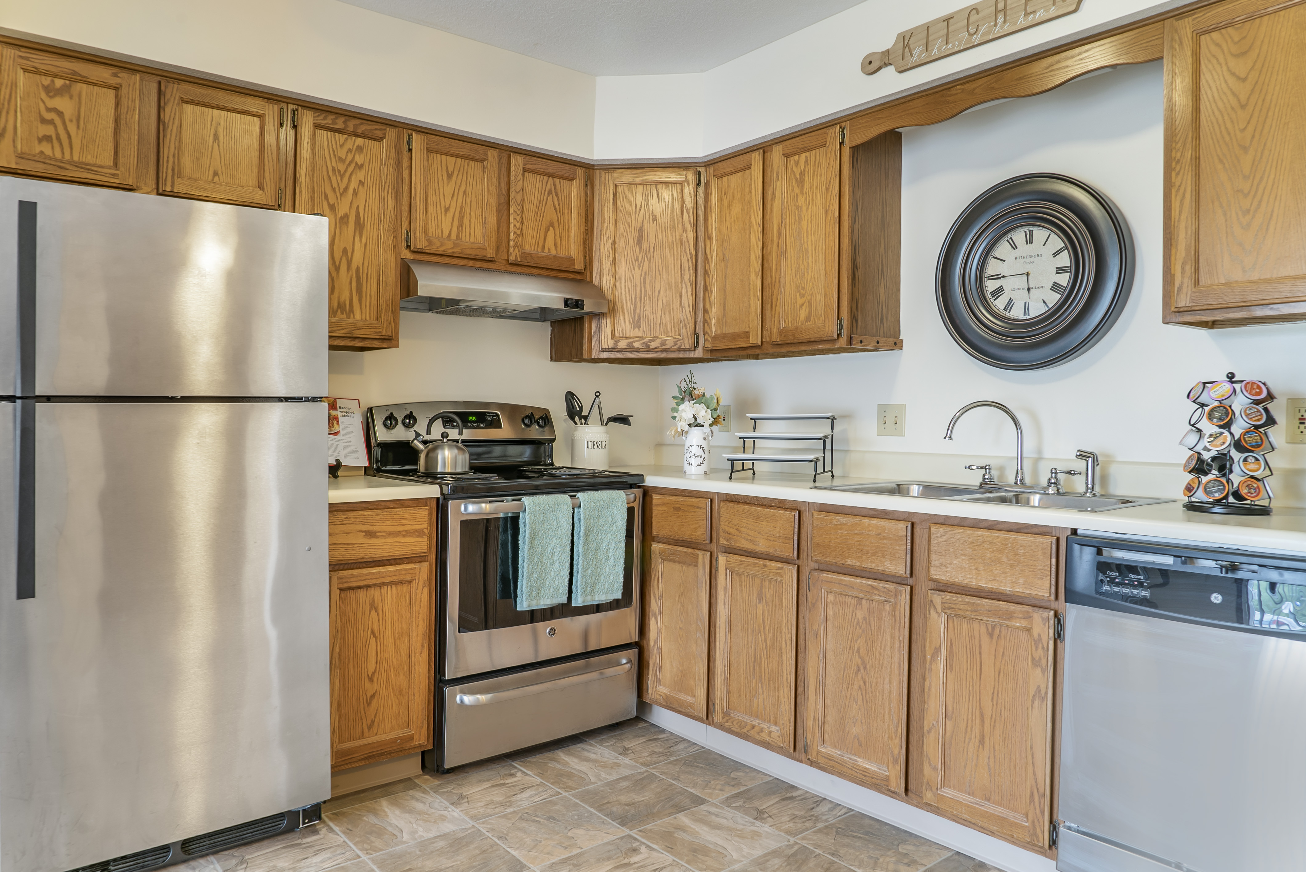 3-adrian-kitchen