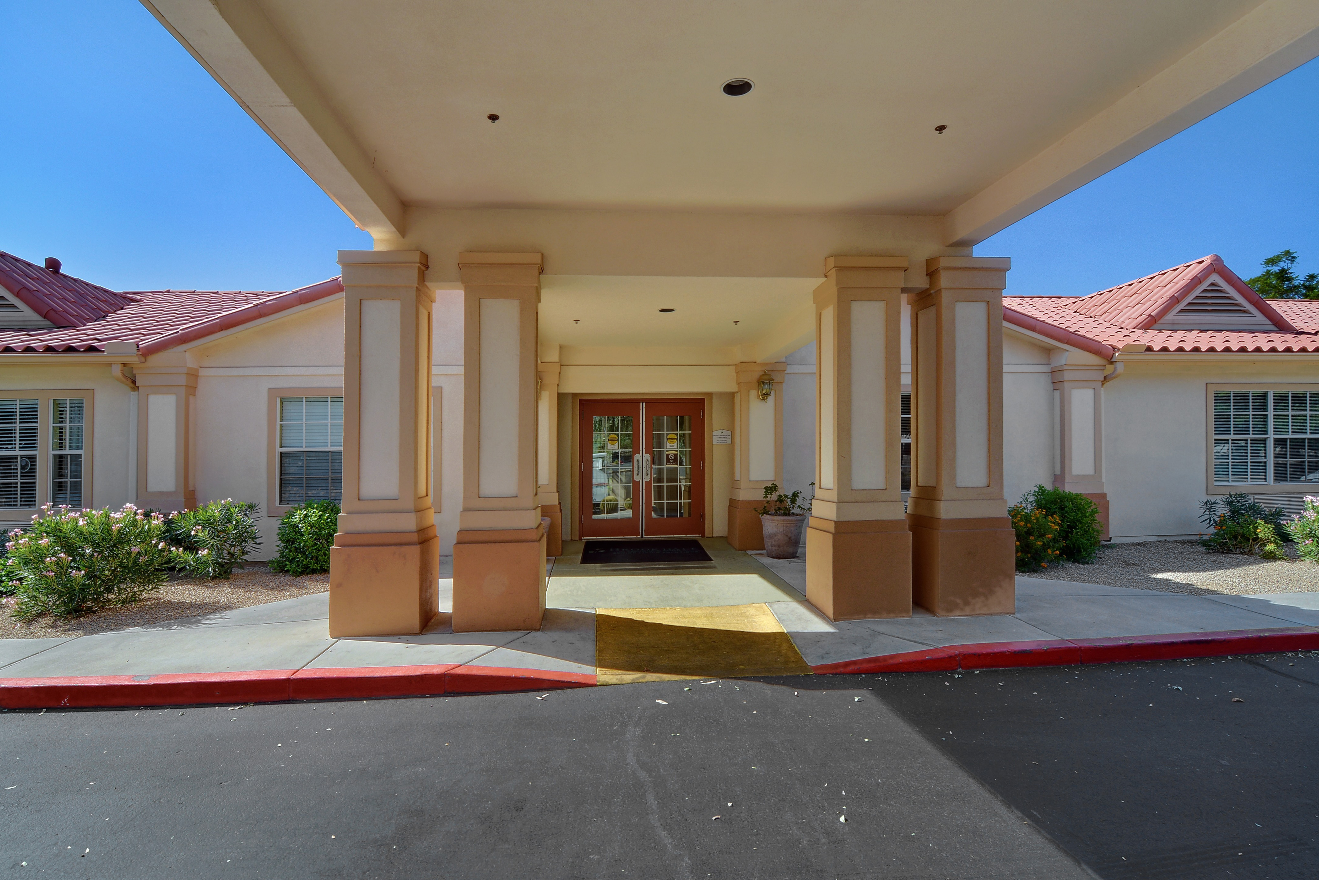 2-arrowhead-ranch-covered-entrance
