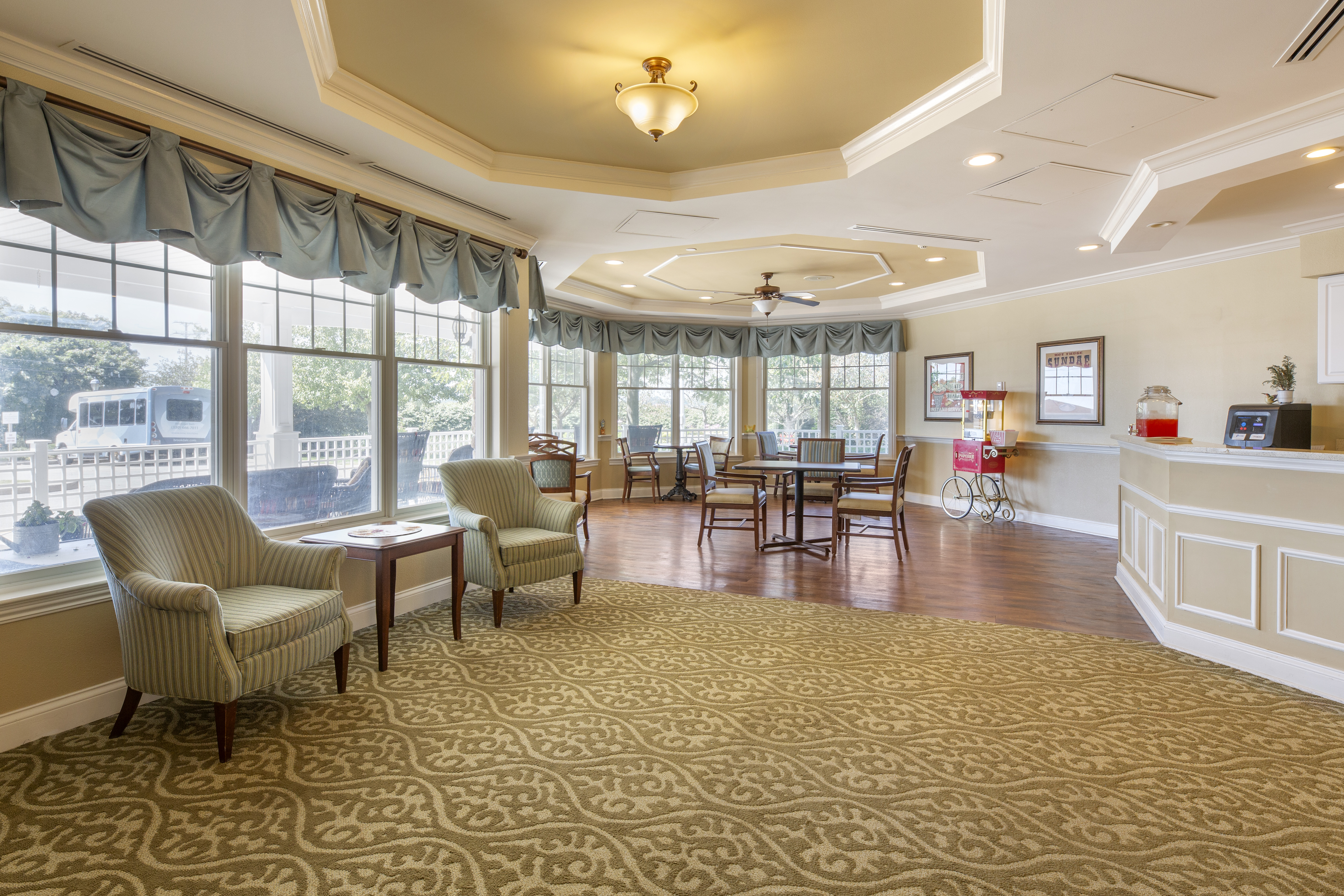 bath-community-living-room