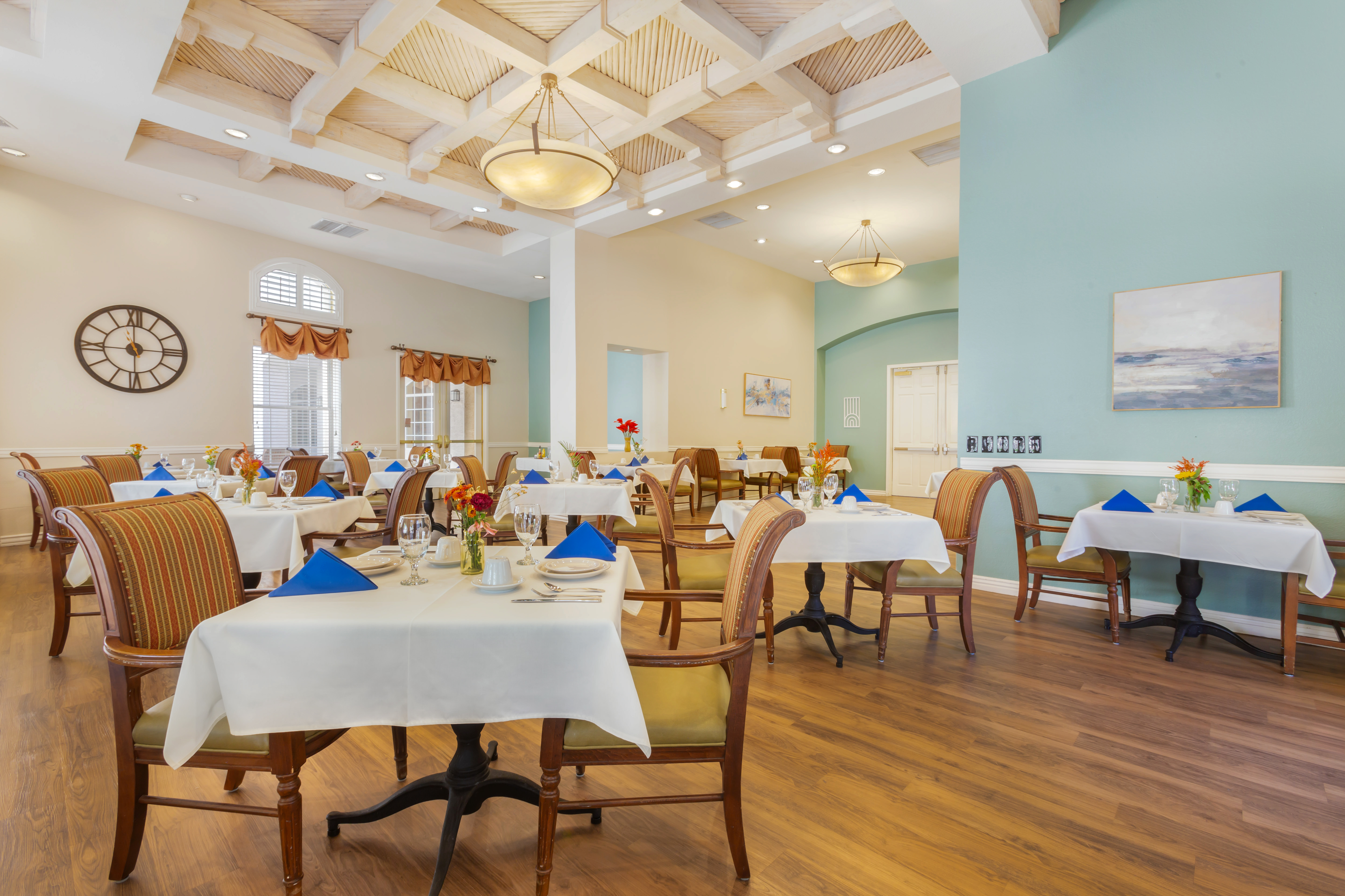1-baywood-community-dining-room
