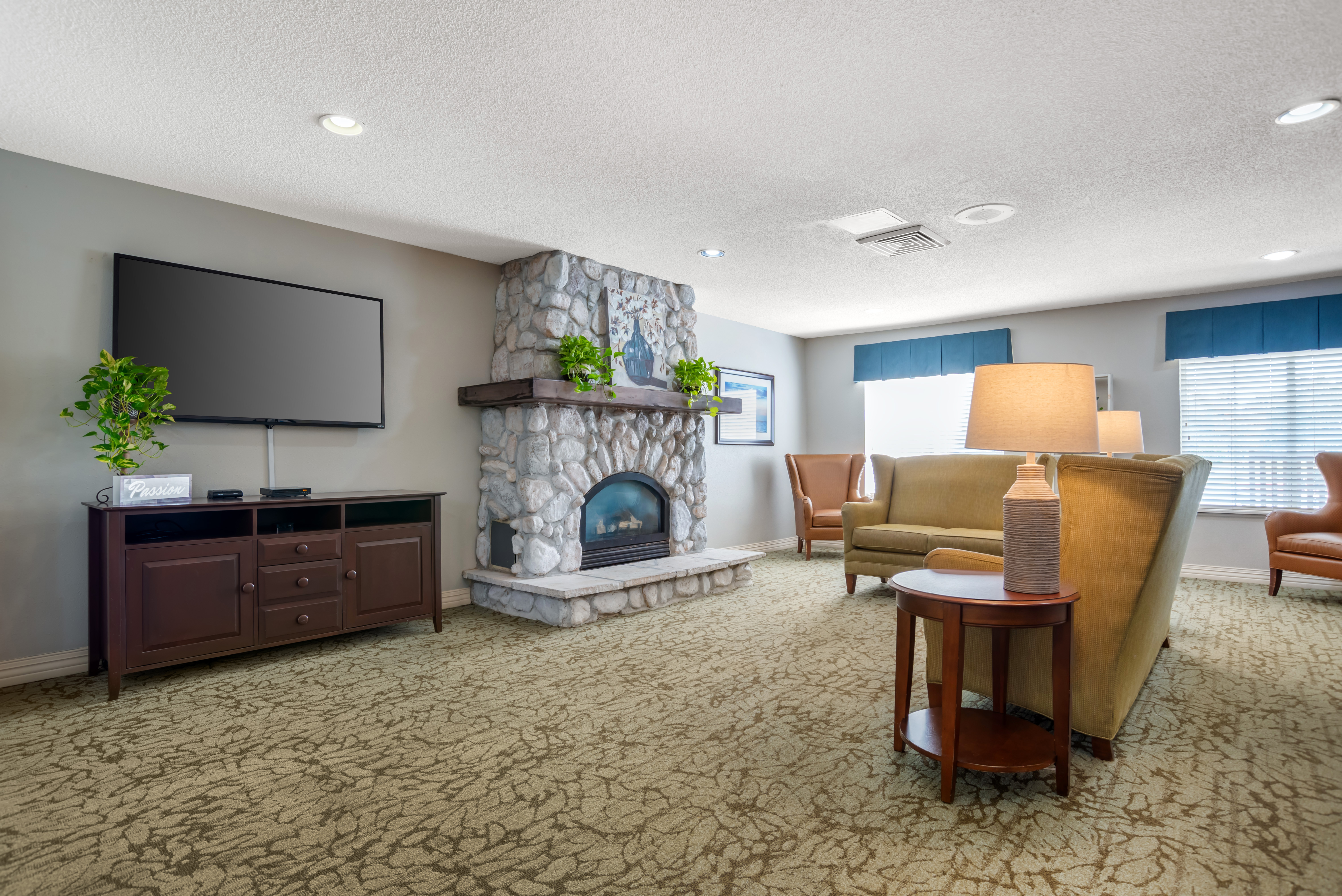 1-biloxi-community-living-room