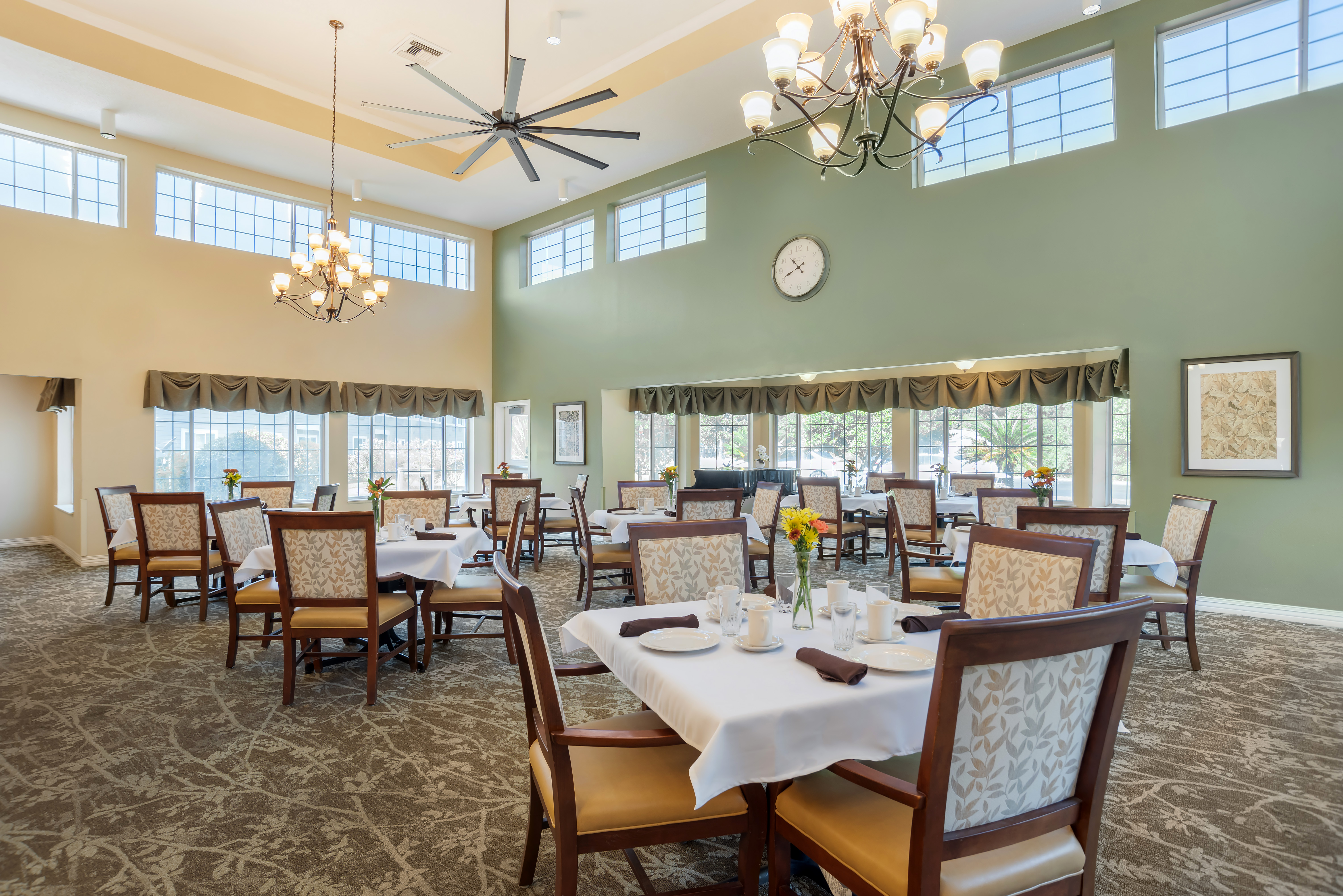 3-biloxi-community-dining-room