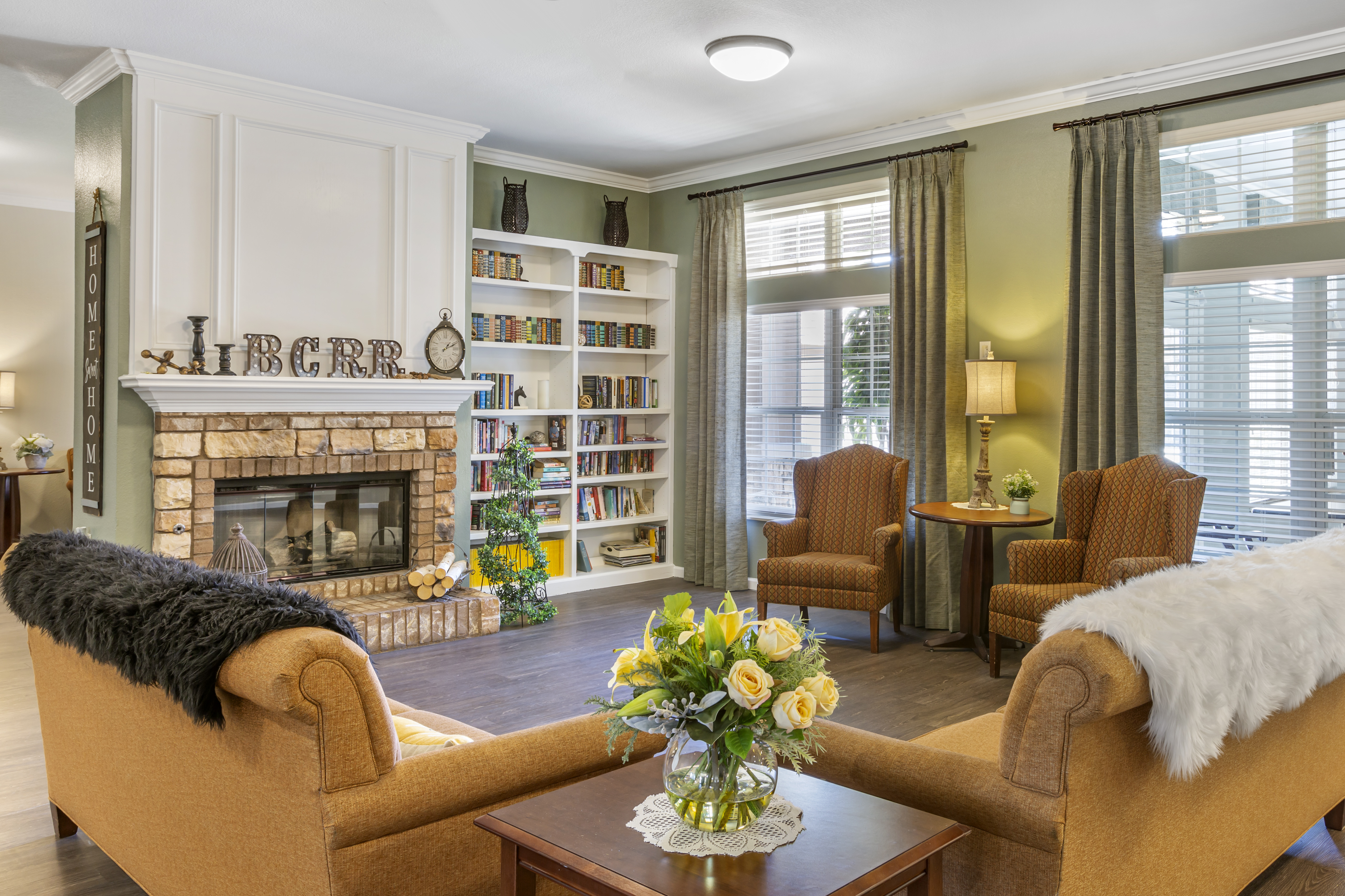 1-chandler-ray-road-community-living-room
