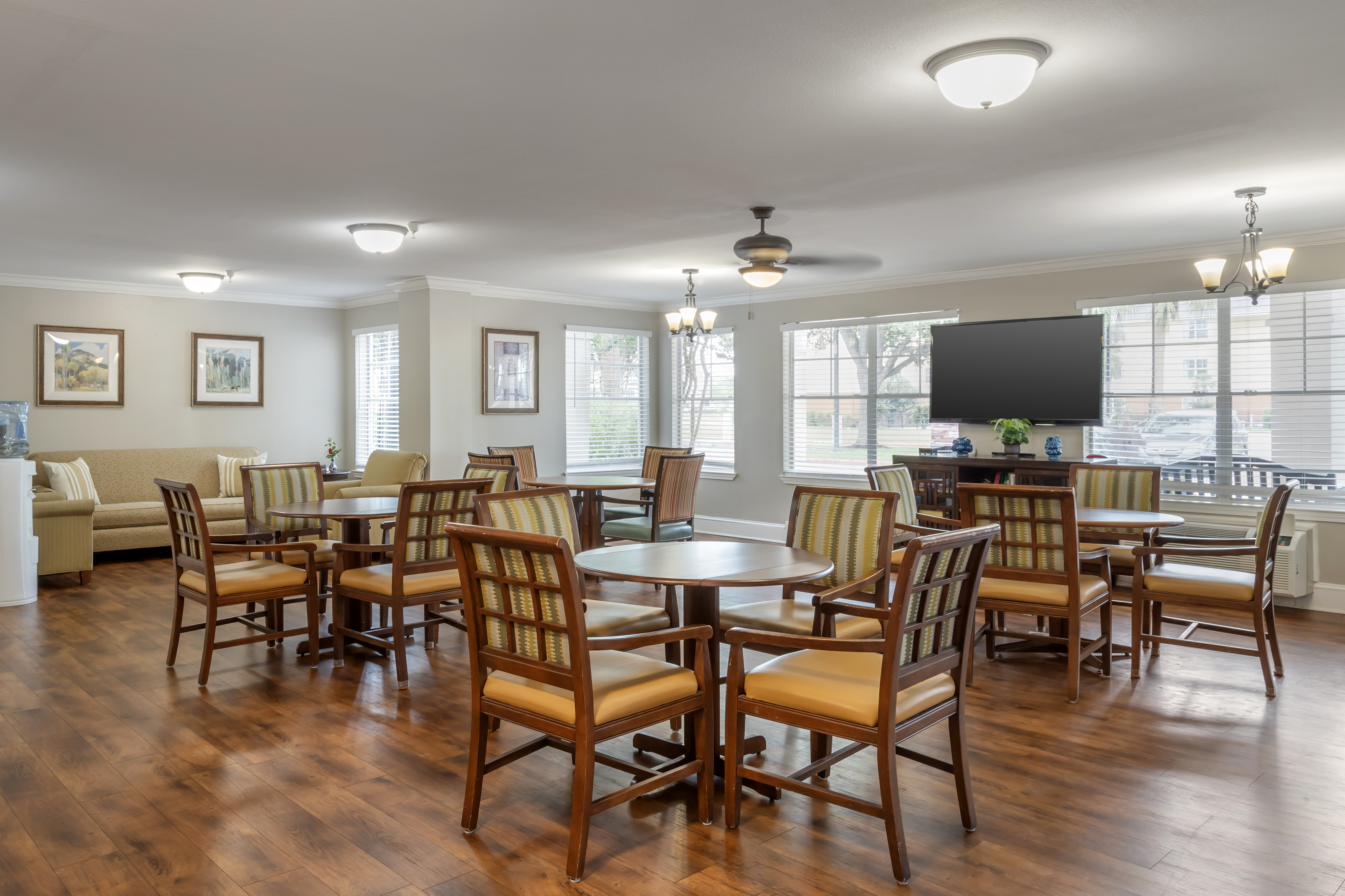 clear-lake-community-living-room
