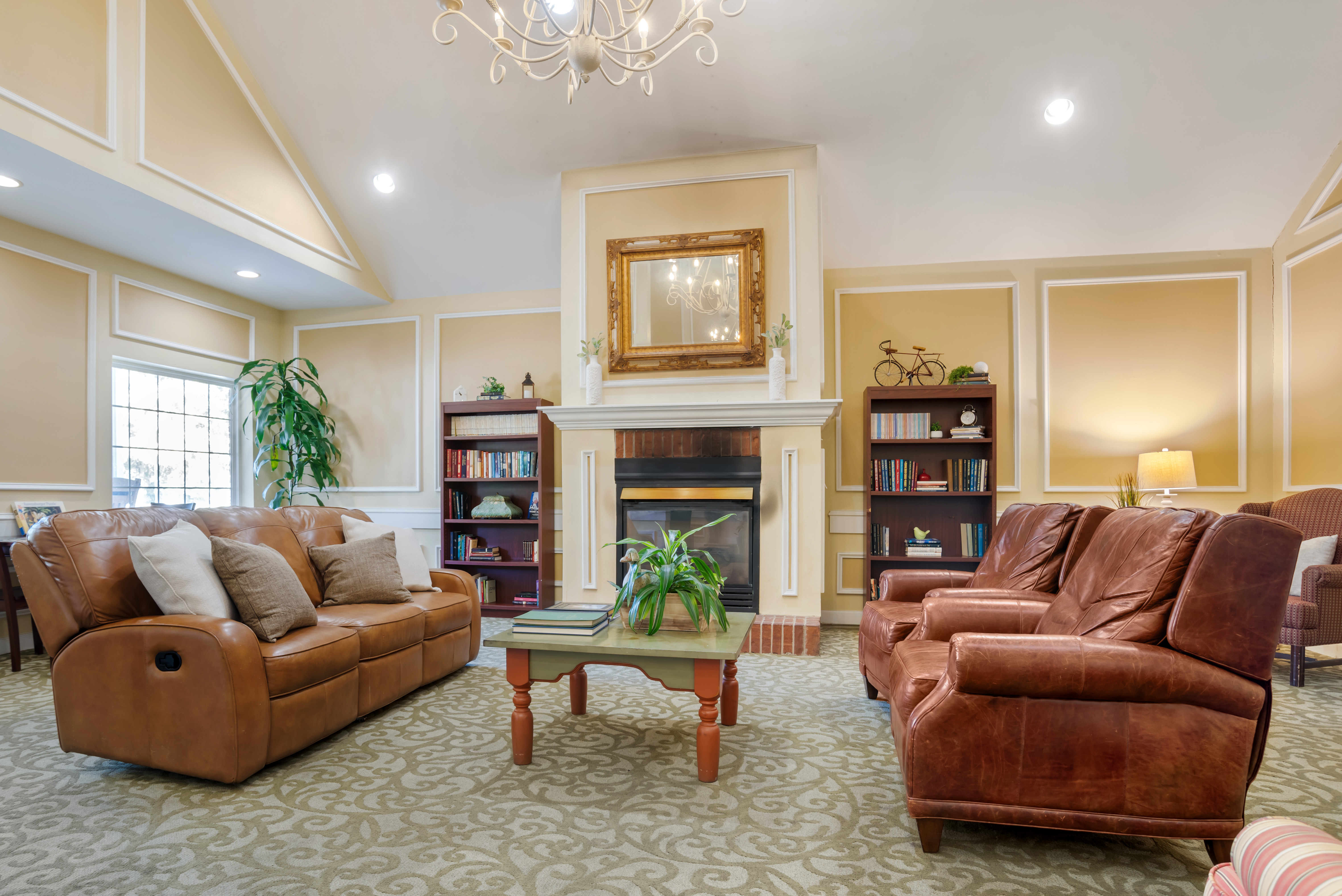 3-clinton-ms-community-living-room