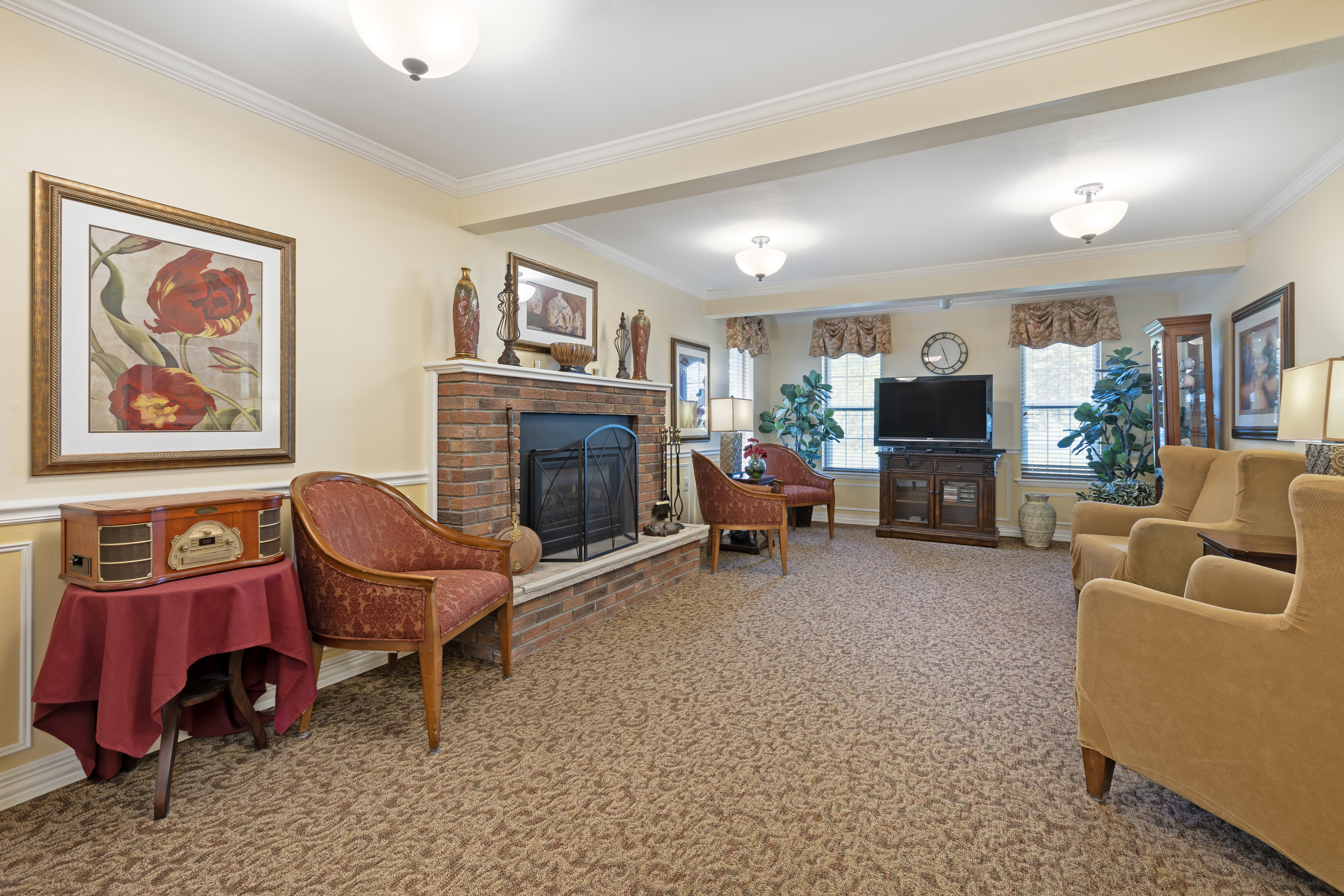 1-clinton-ny-il-community-living-room