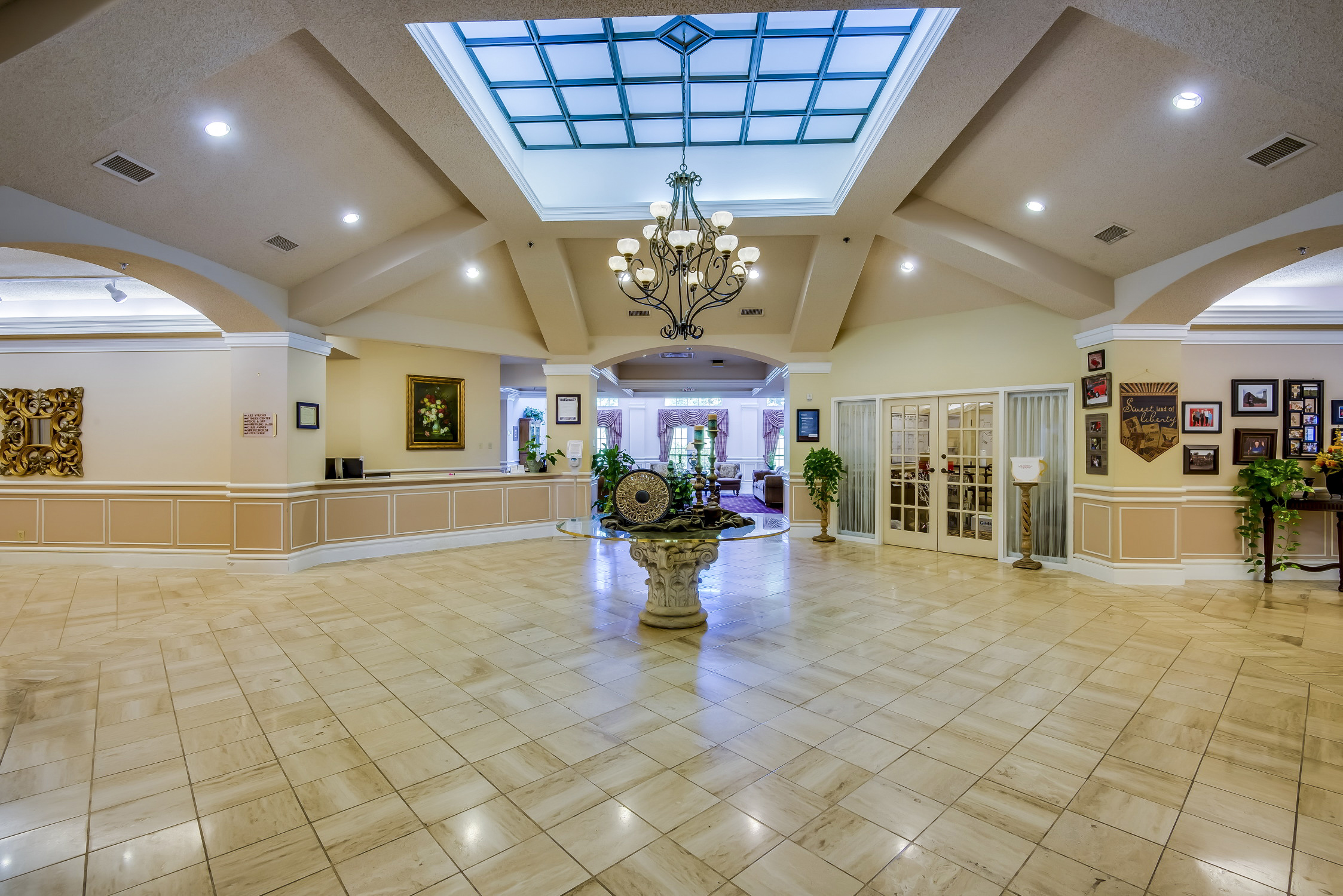 club-hill-lobby
