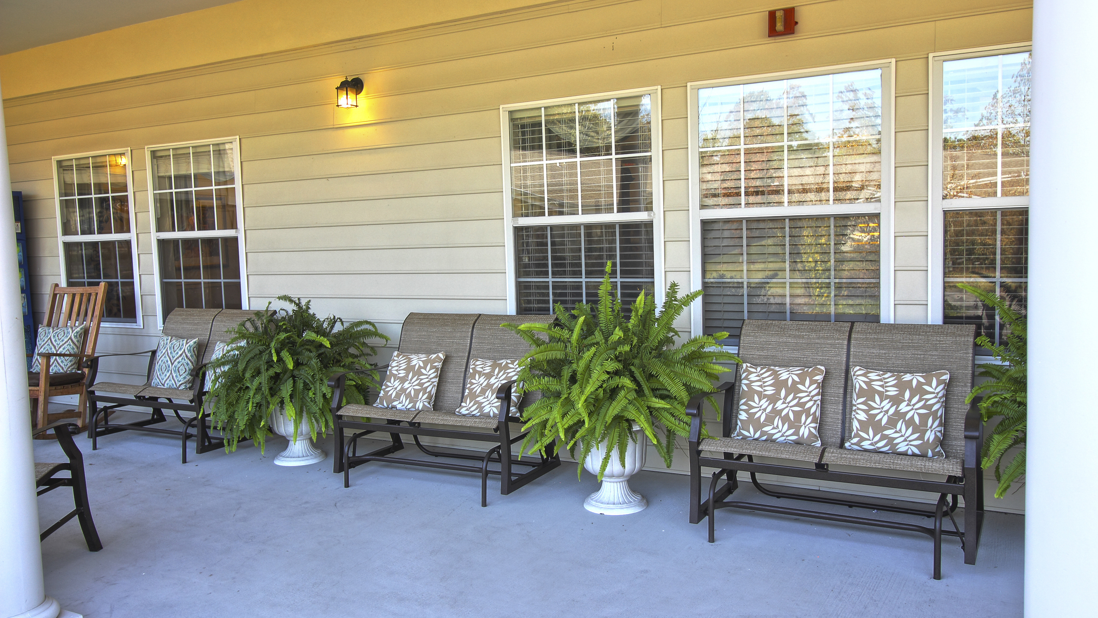 3-colonial-heights-patio