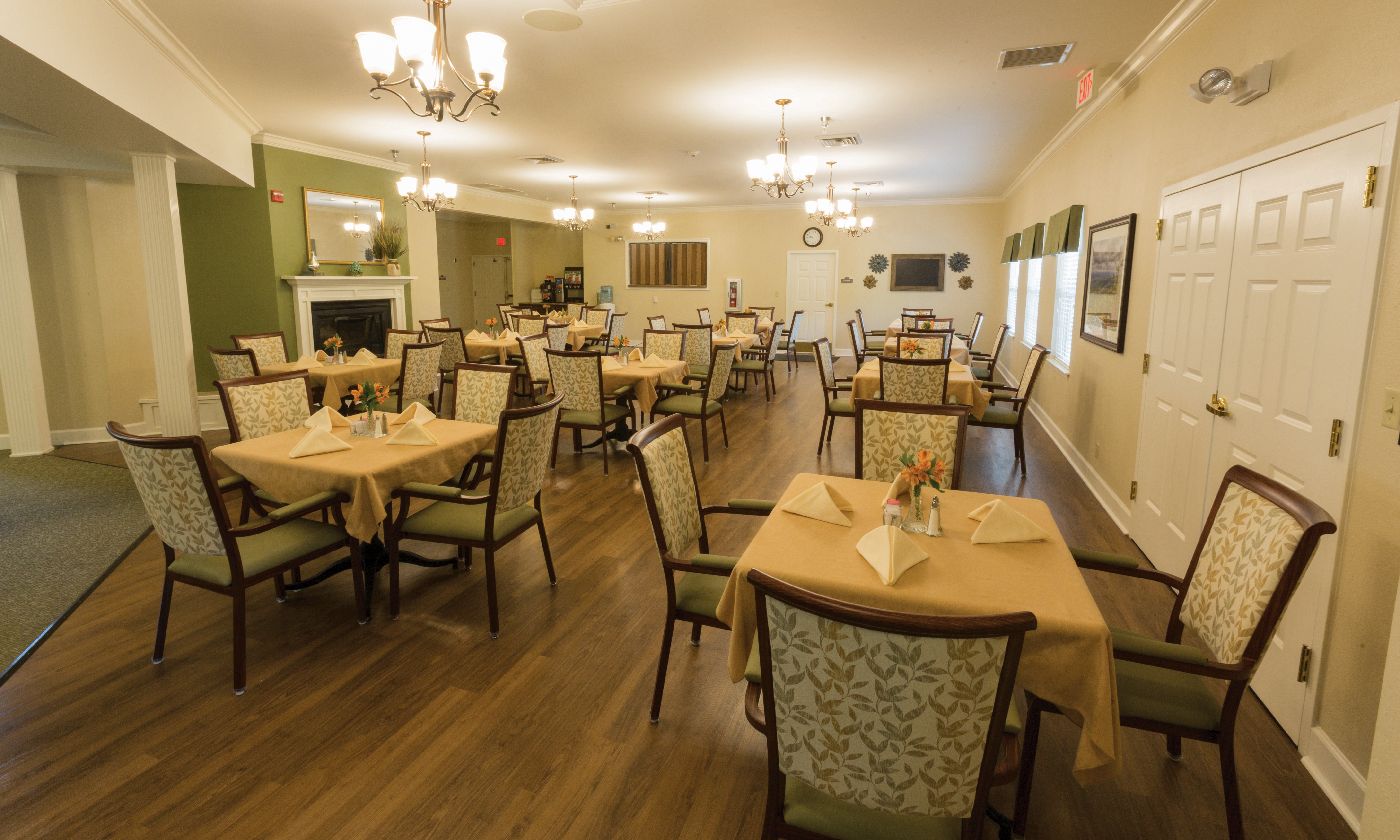 colonial-heights-dining-room