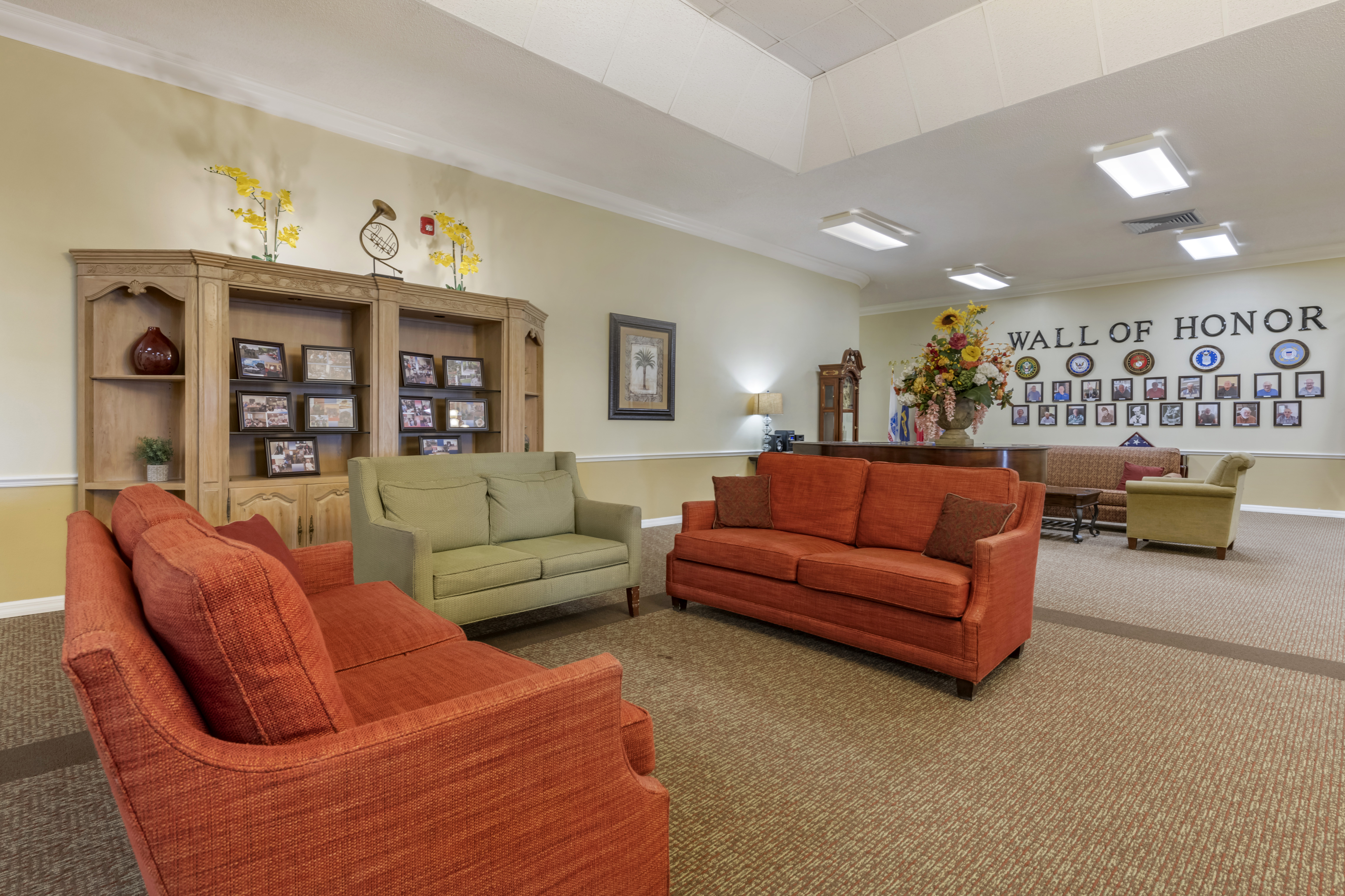 1-colonial-park-community-living-room