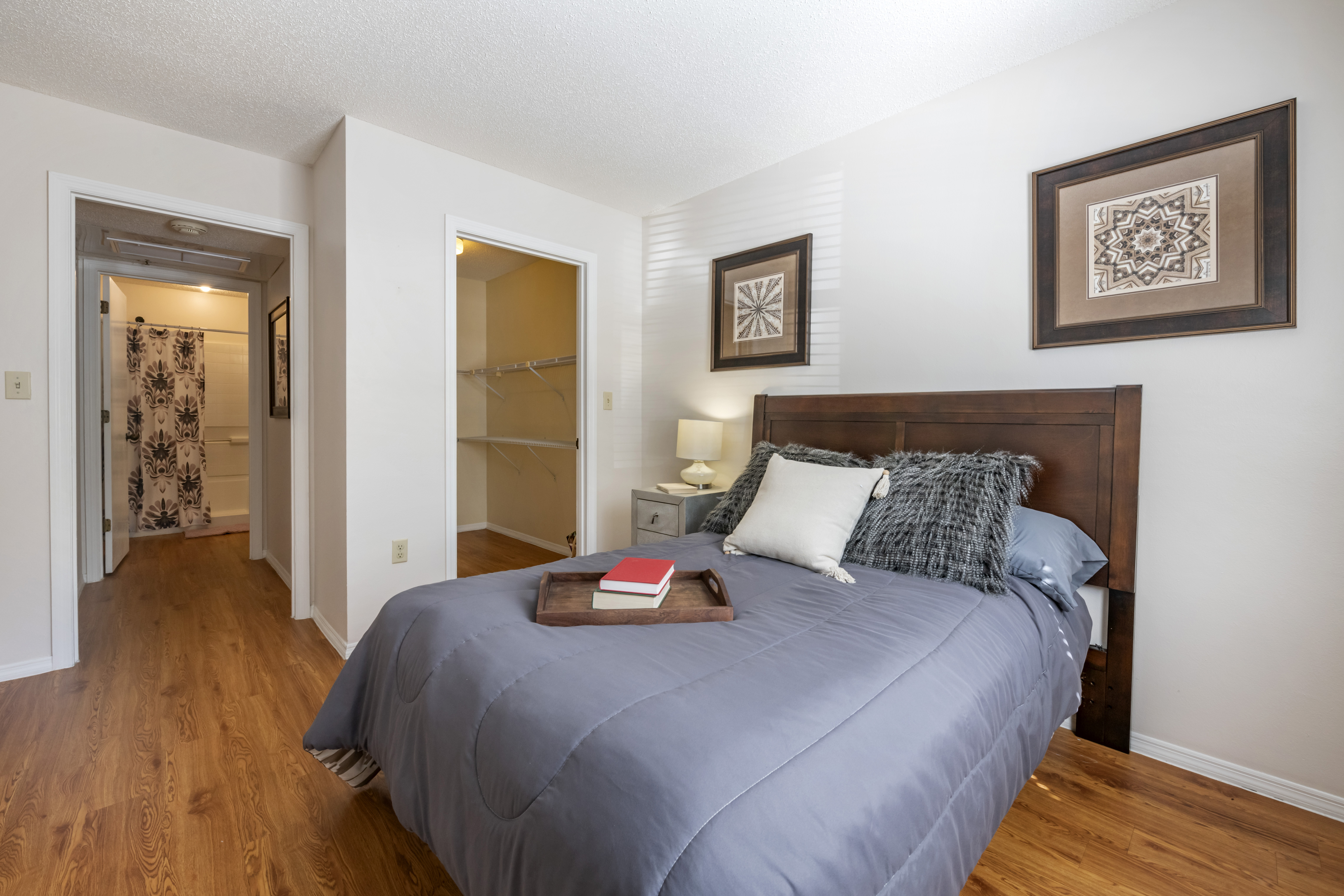colonial-park-apartment-bedroom