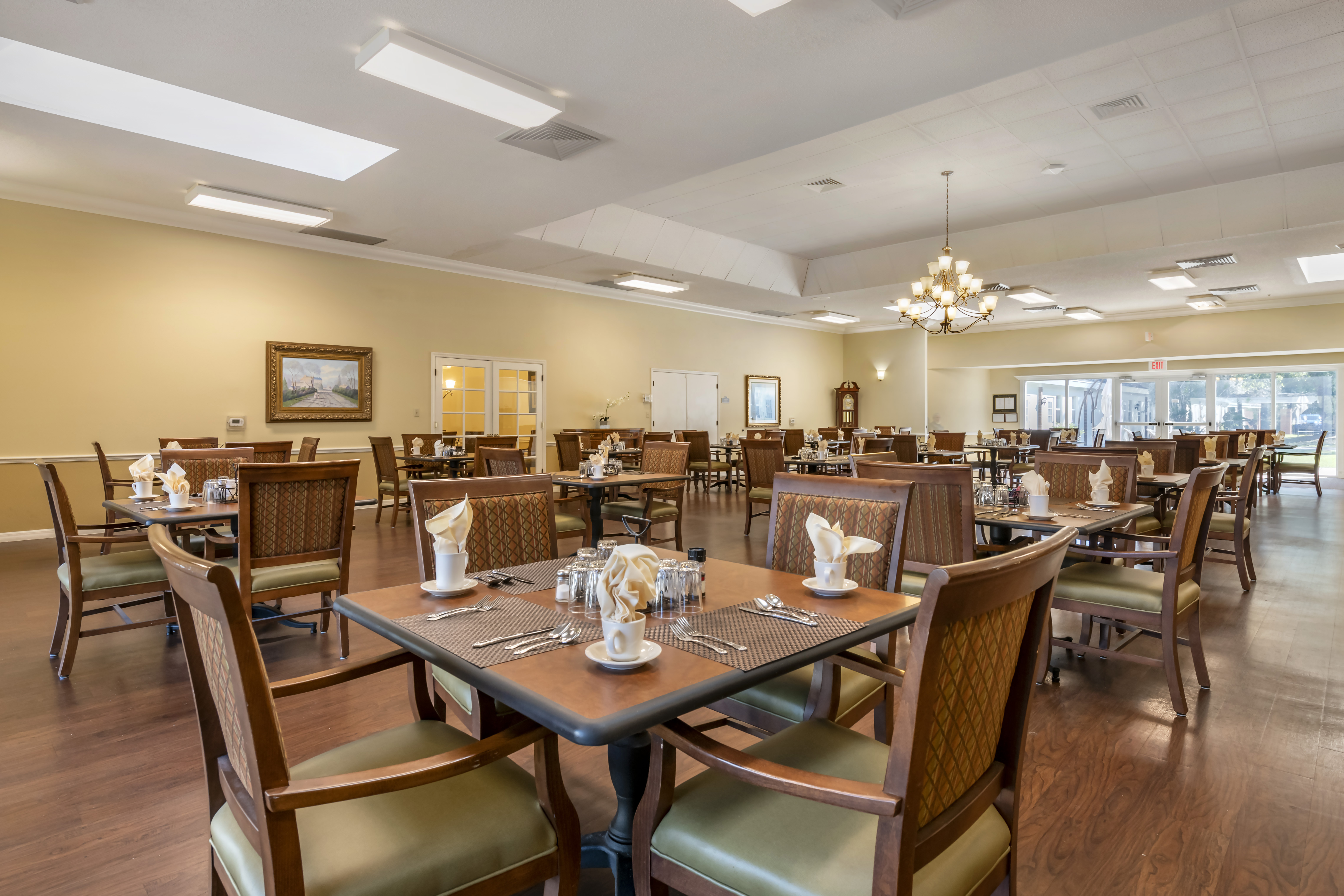 colonial-park-dining-room