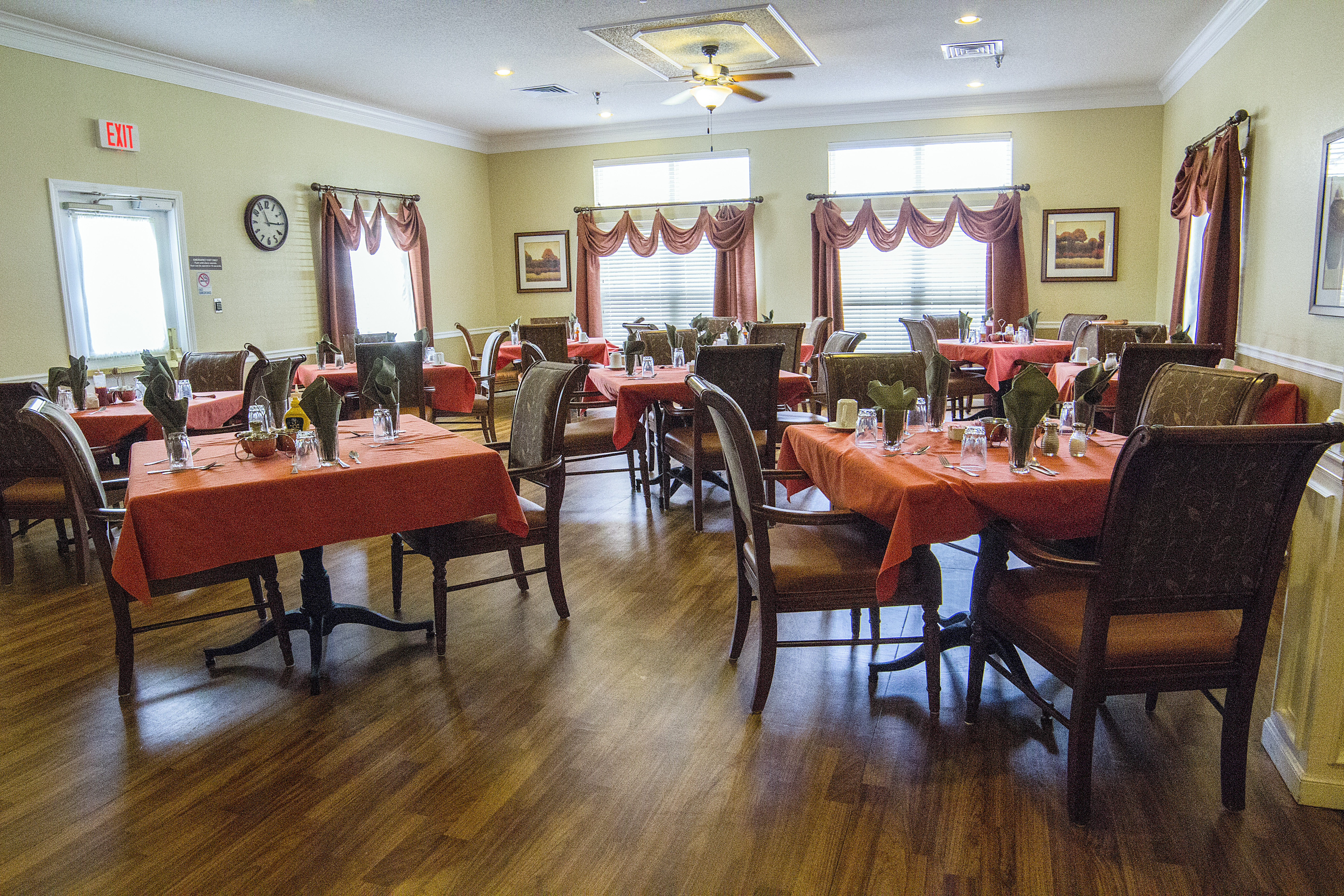 3-columbia-tn-dining-room