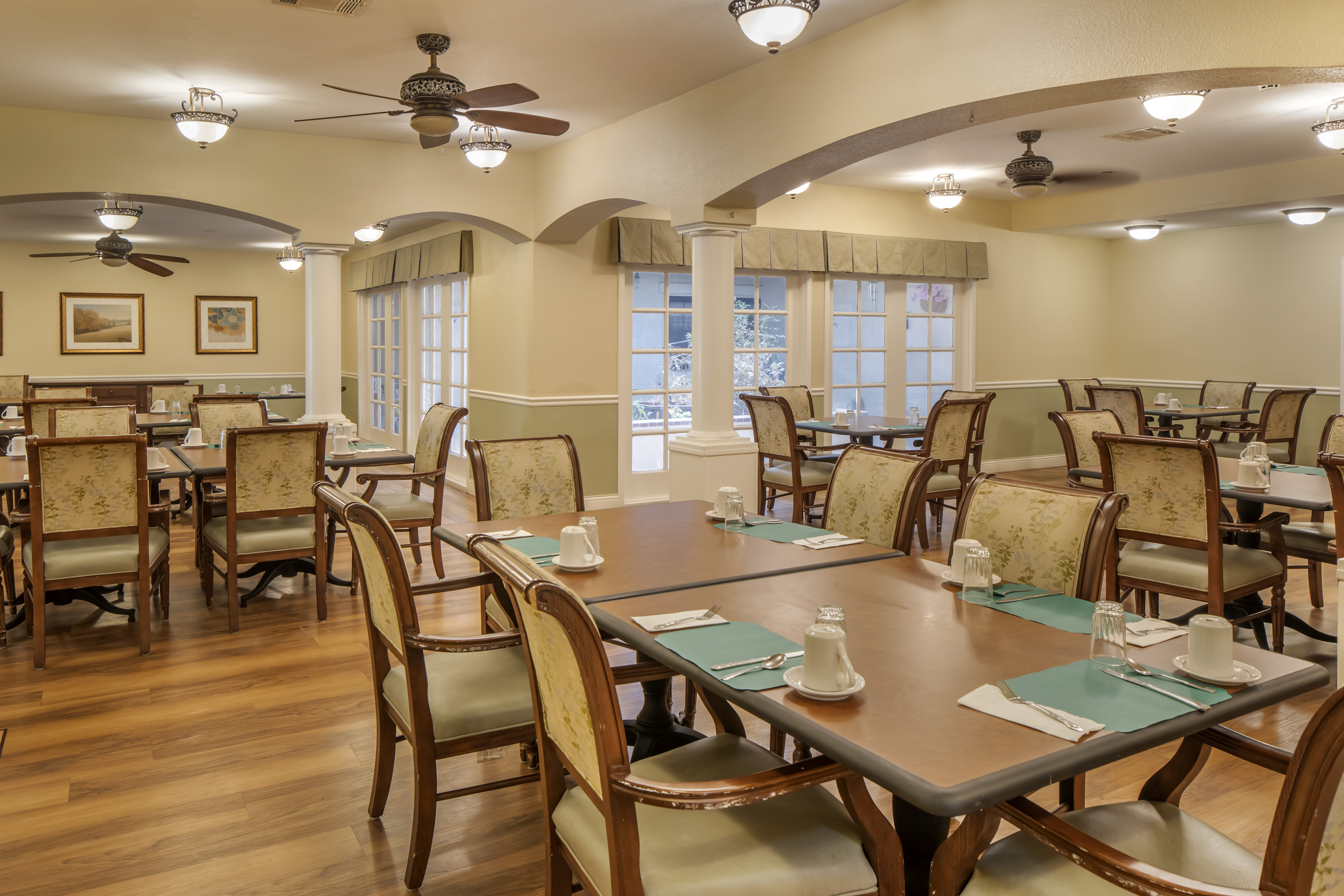 corona-dining-room