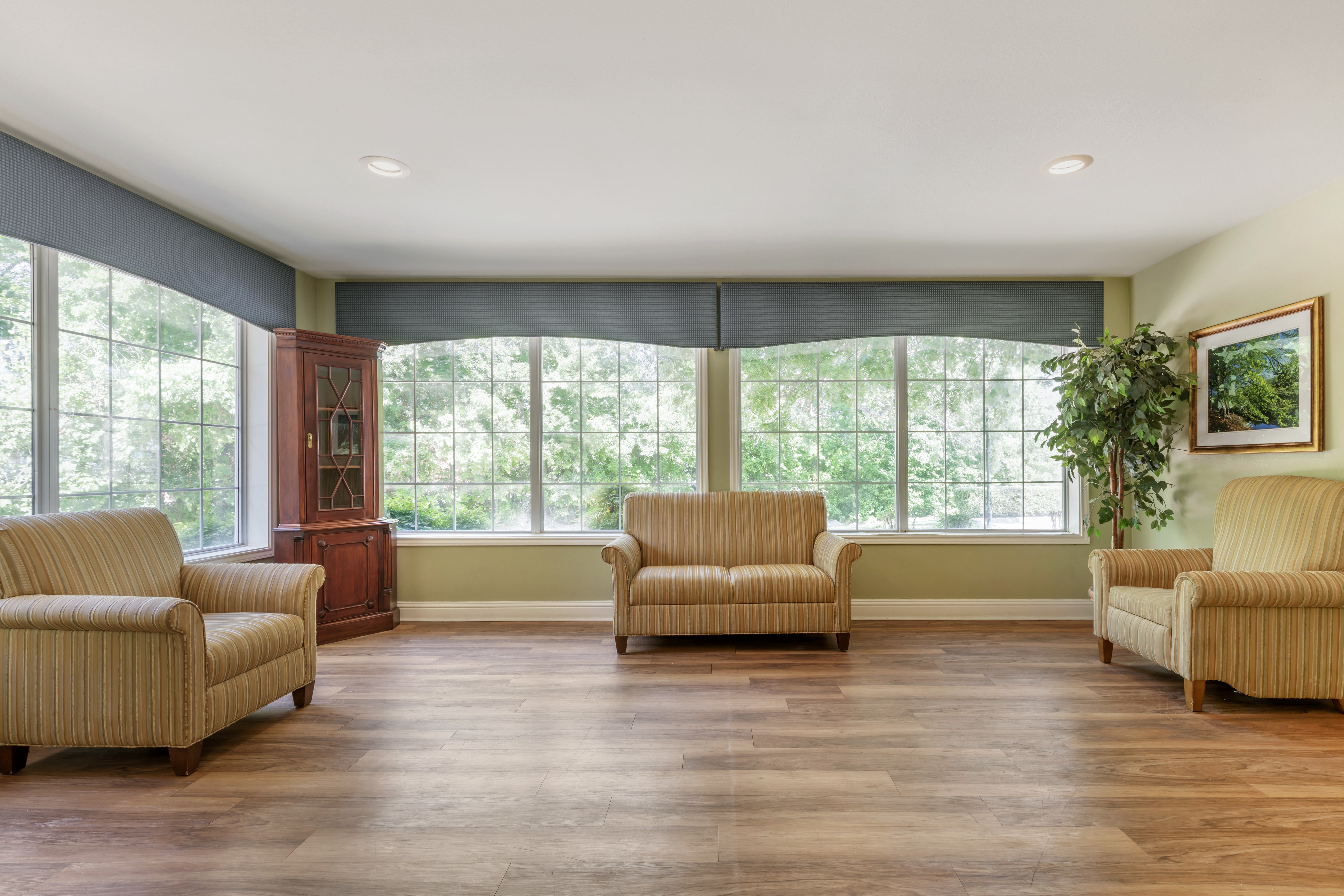 1-creekside-community-living-room