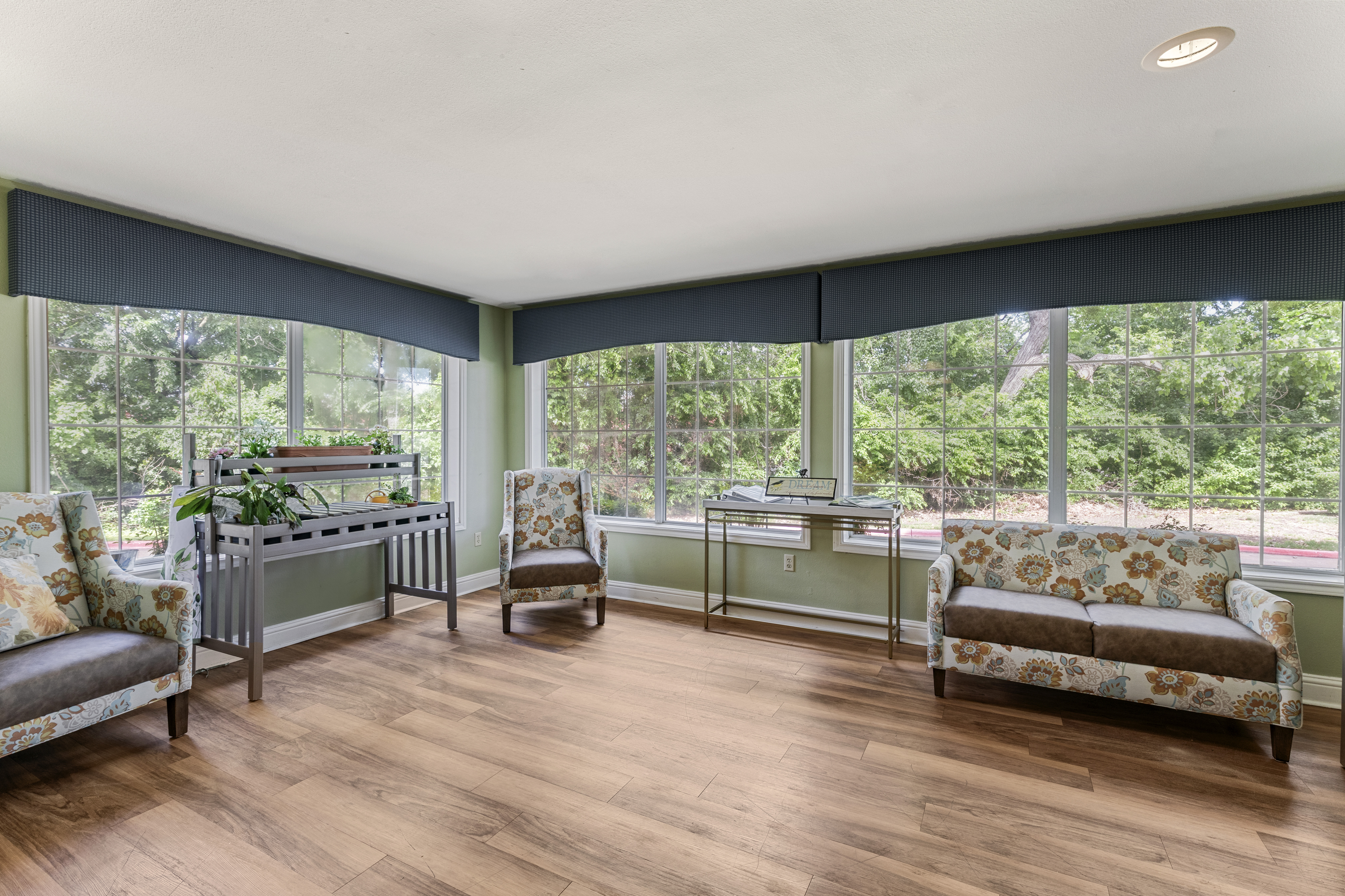 creekside-community-living-room