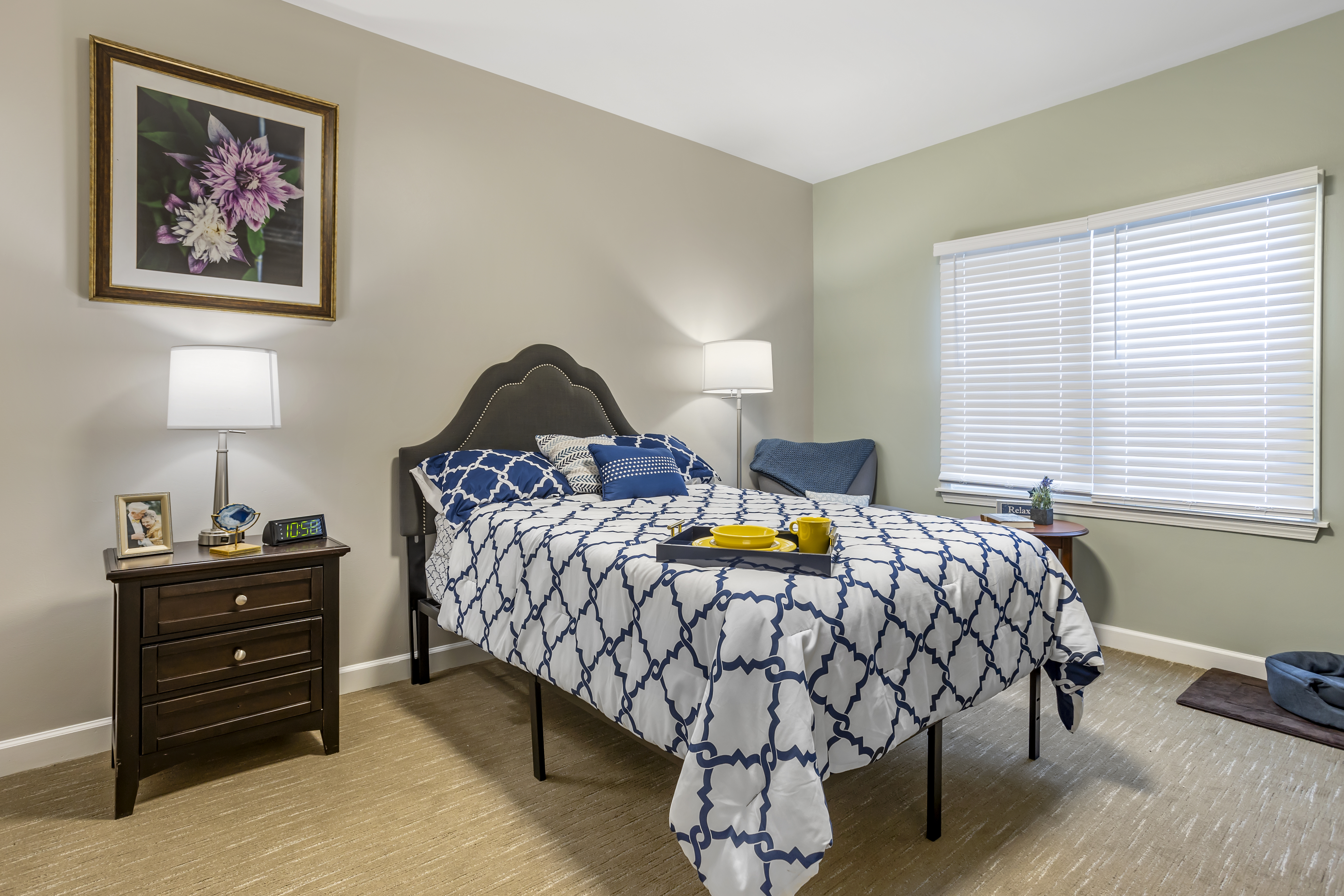 delta-al-apartment-bedroom