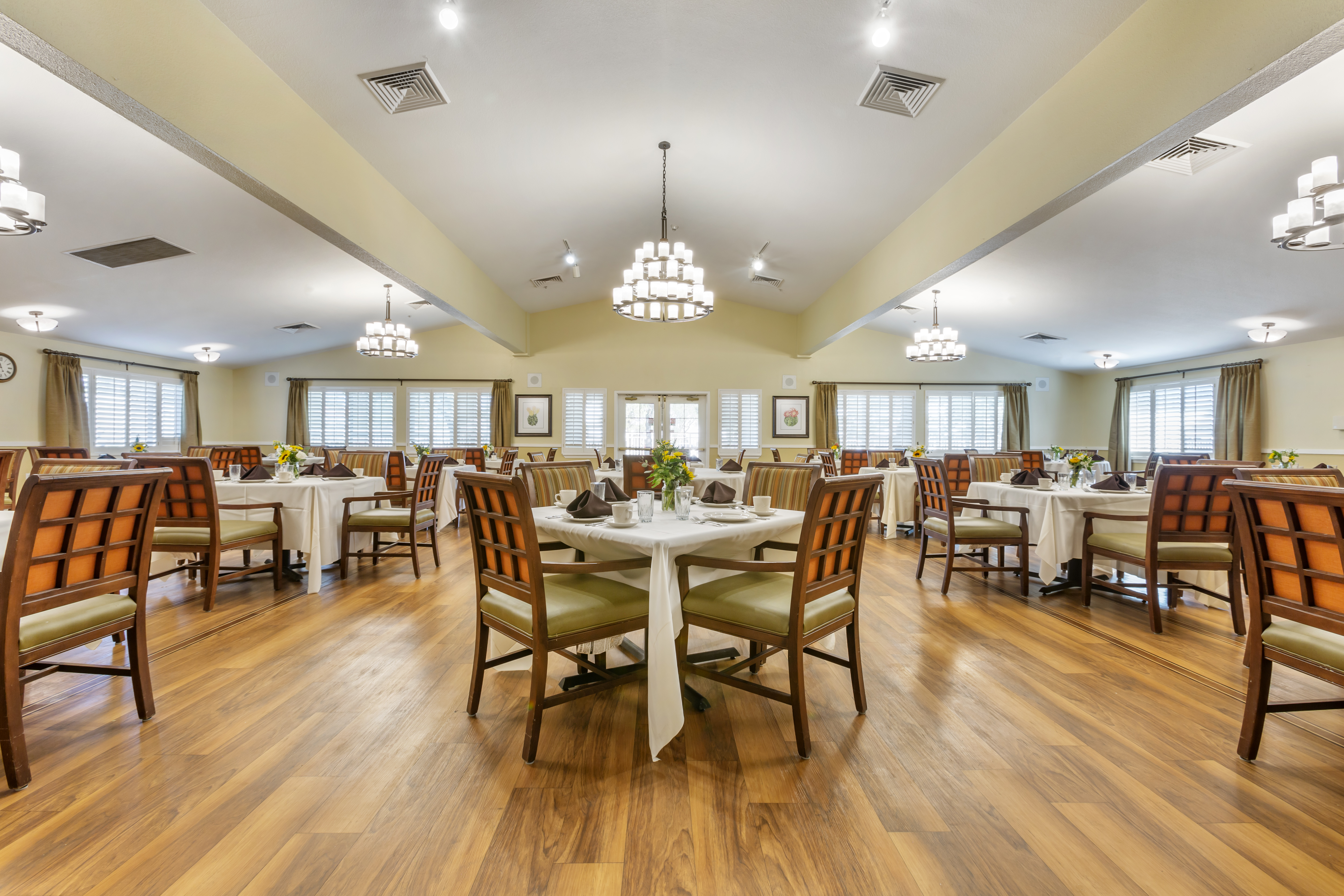 1-desert-ridge-dining-room