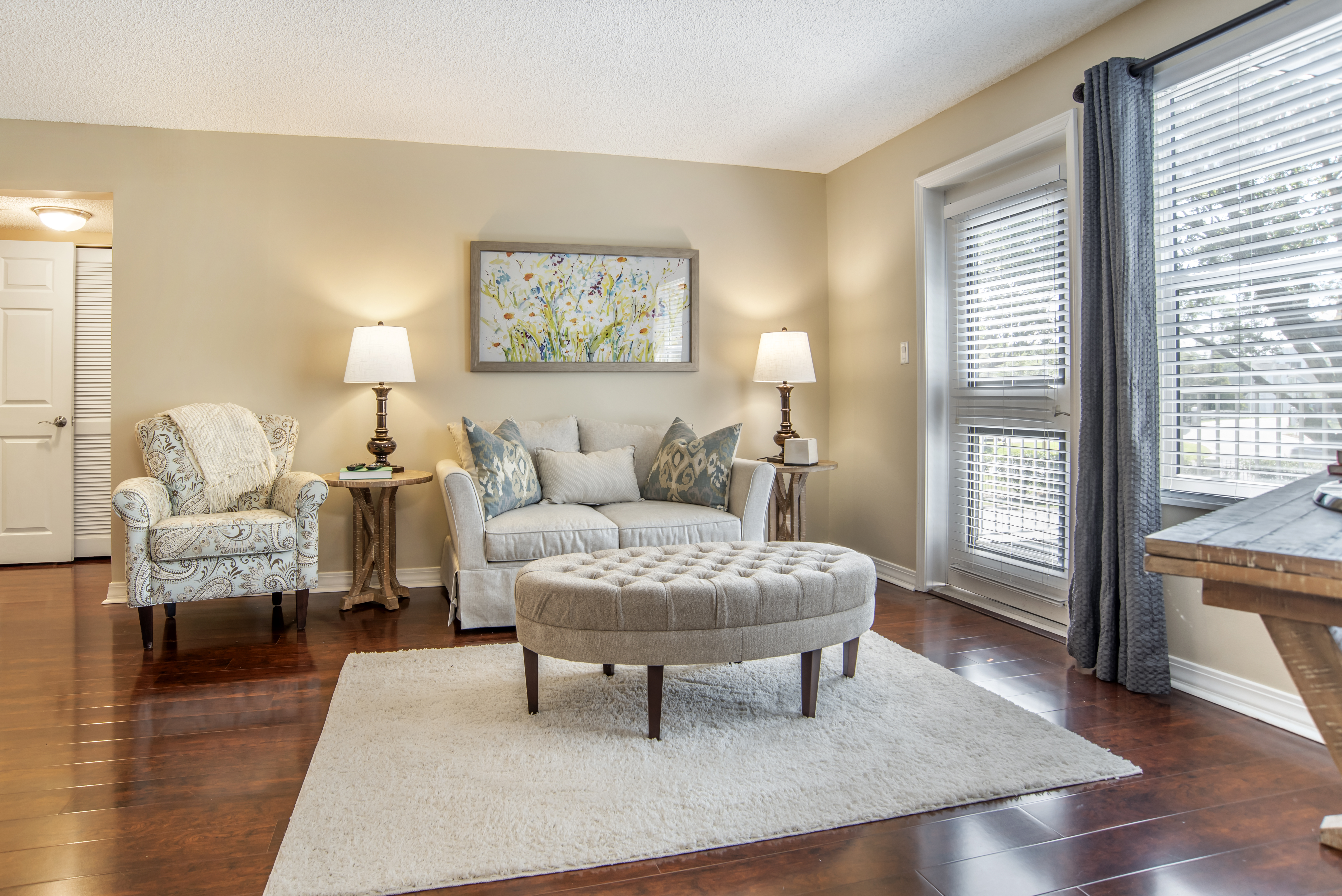 1-destin-apartment-living-room