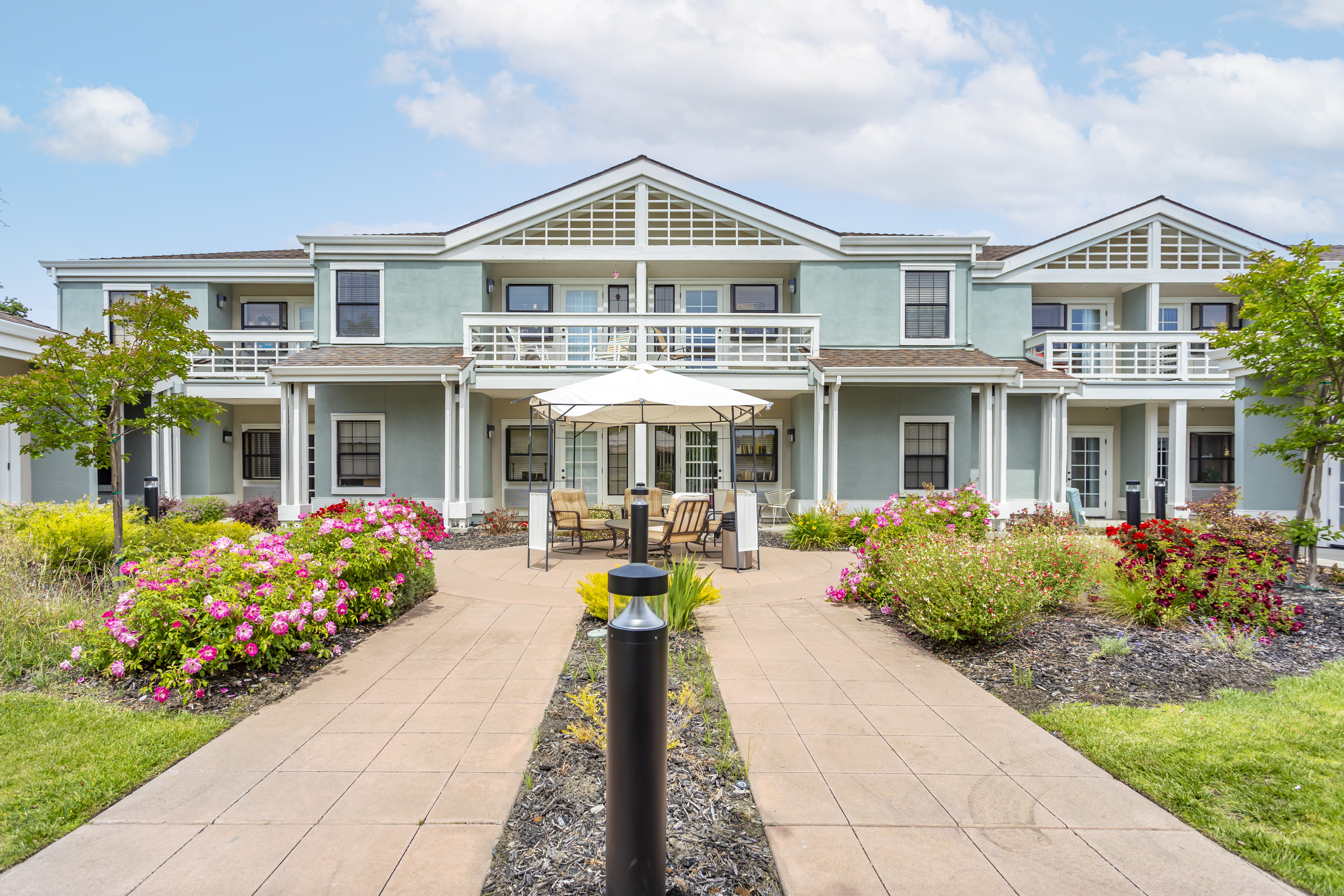 3-diablo-lodge-walkway