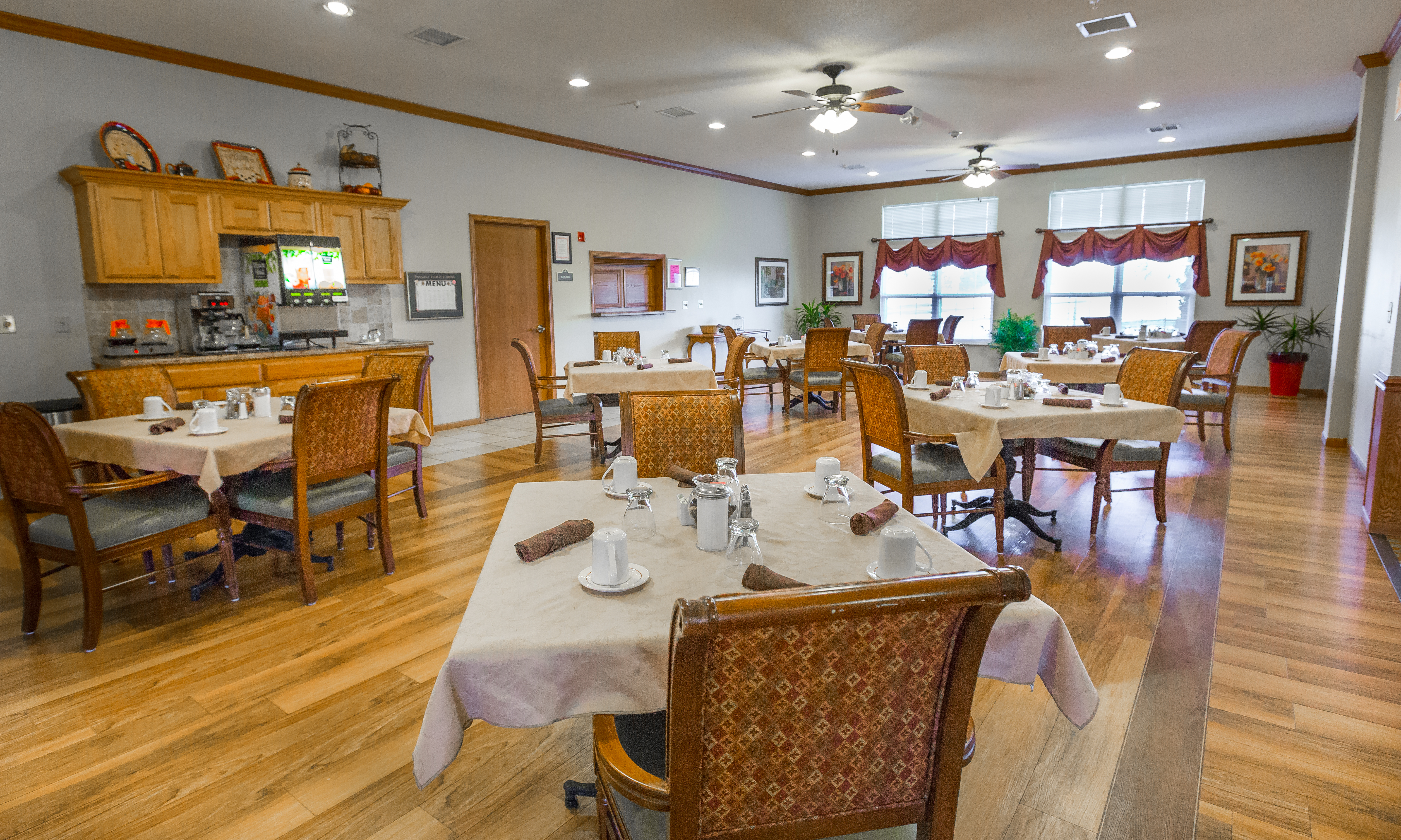 1-dodge-city-dining-room