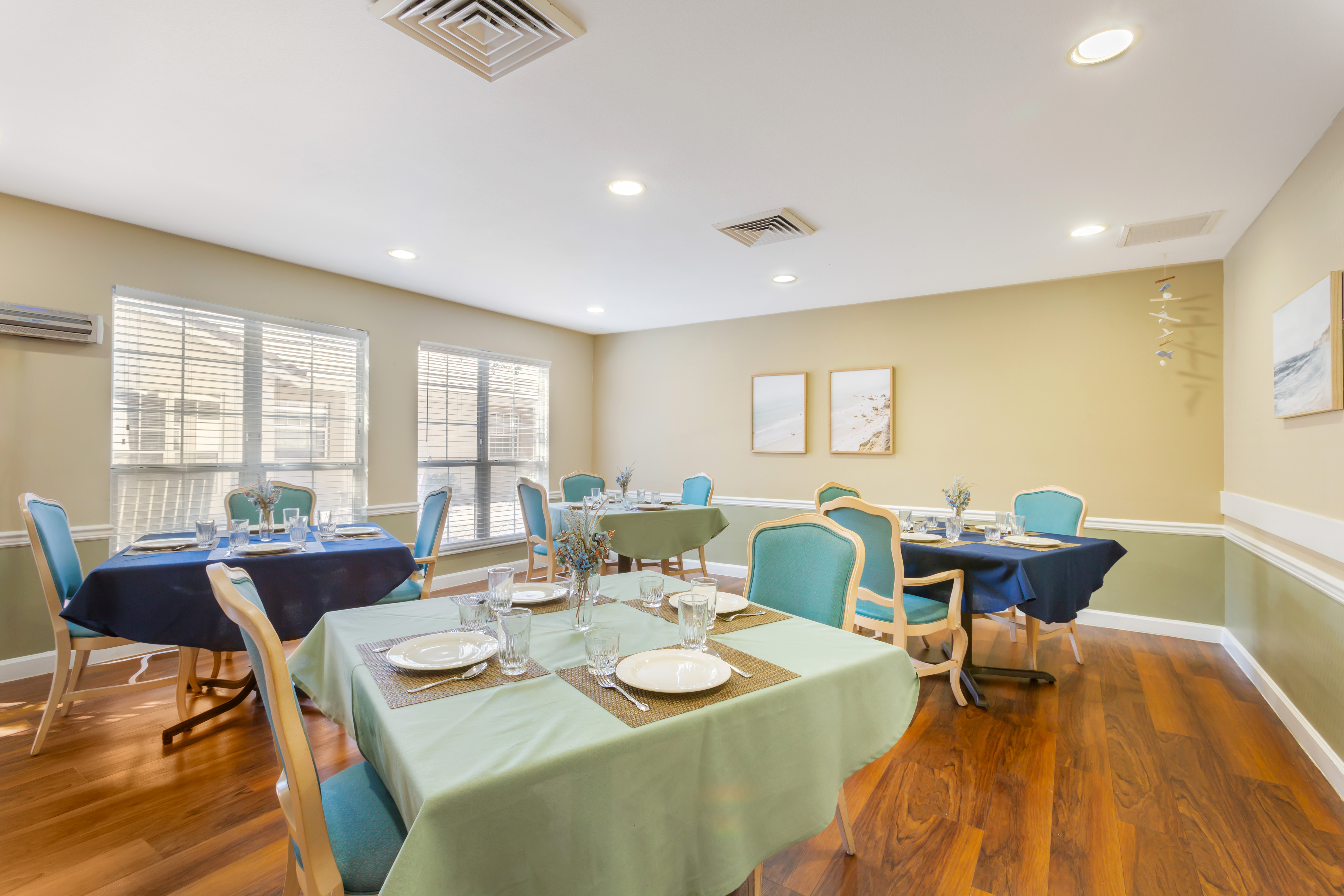 3-east-mesa-community-dining-room