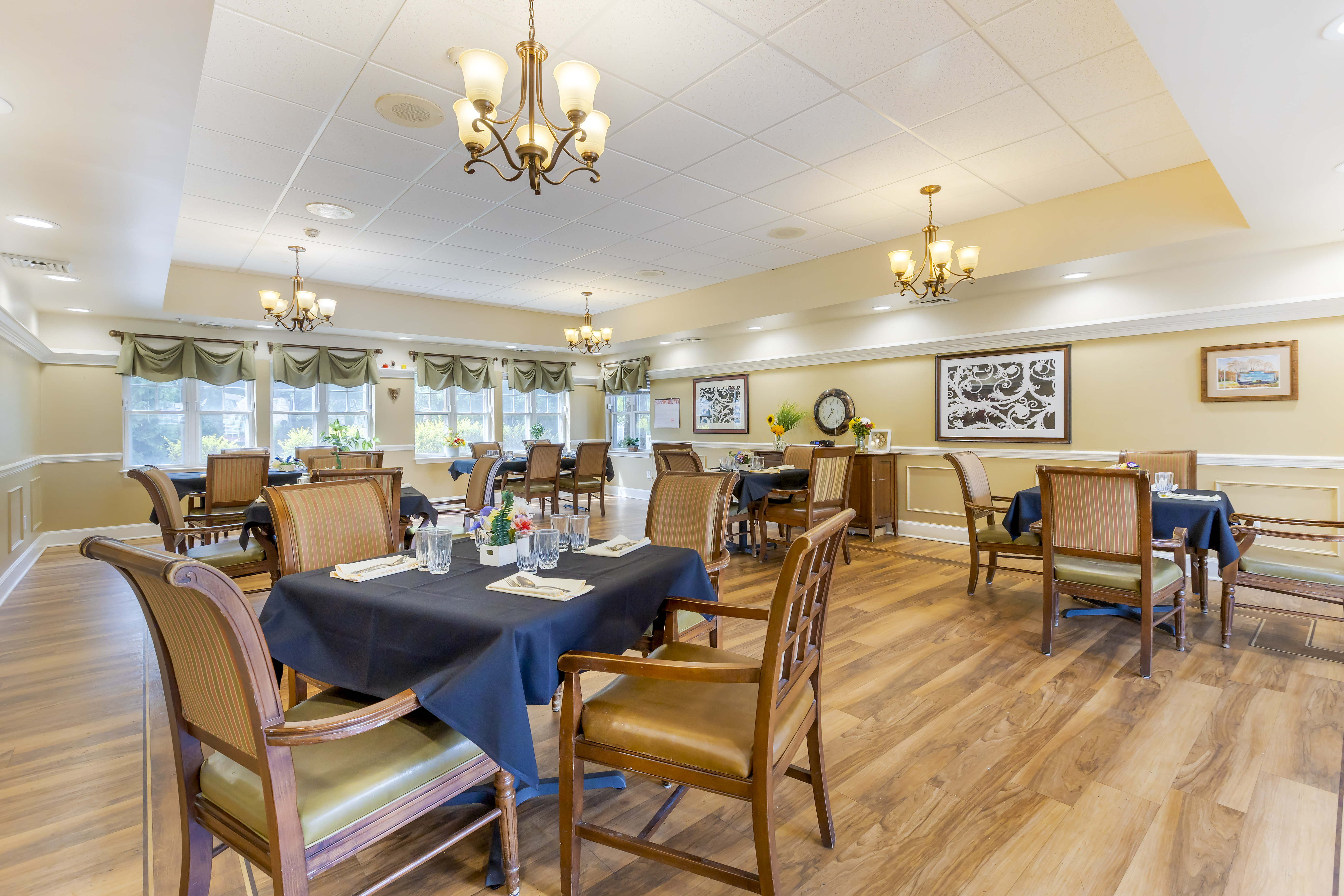 1-fayetteville-community-dining-room