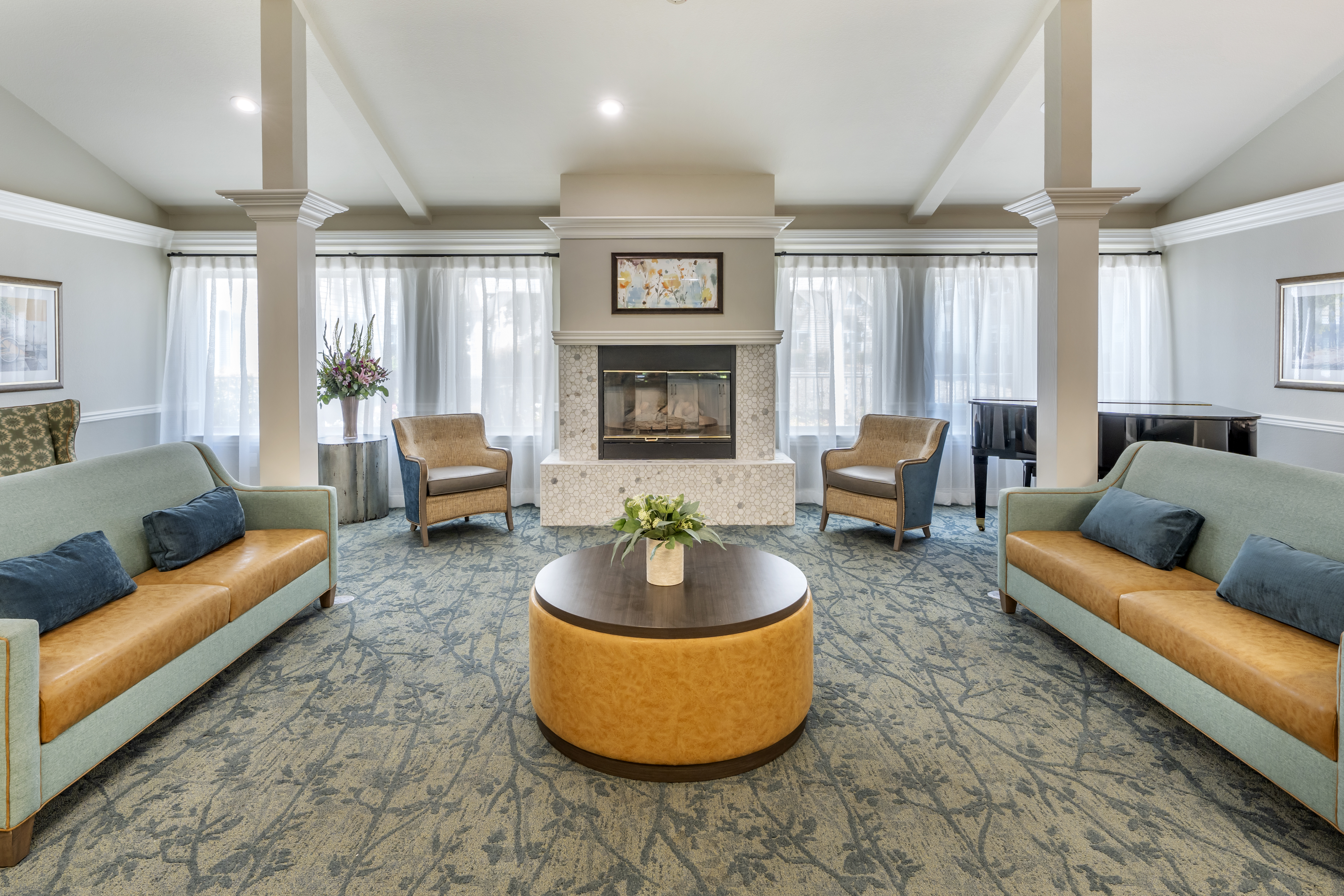 1-folsom-community-living-room