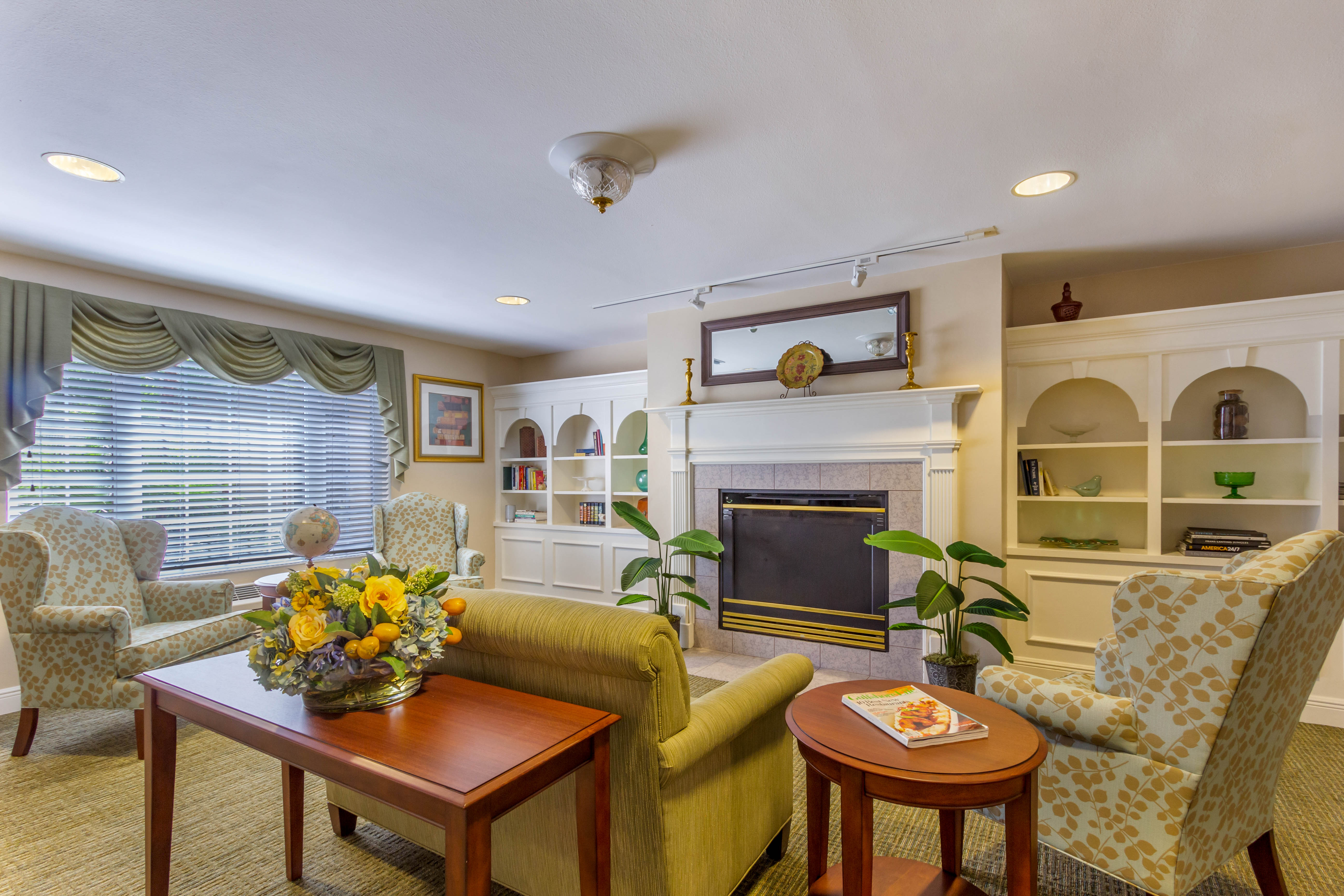 1-fort-meyers-the-colony-community-living-room