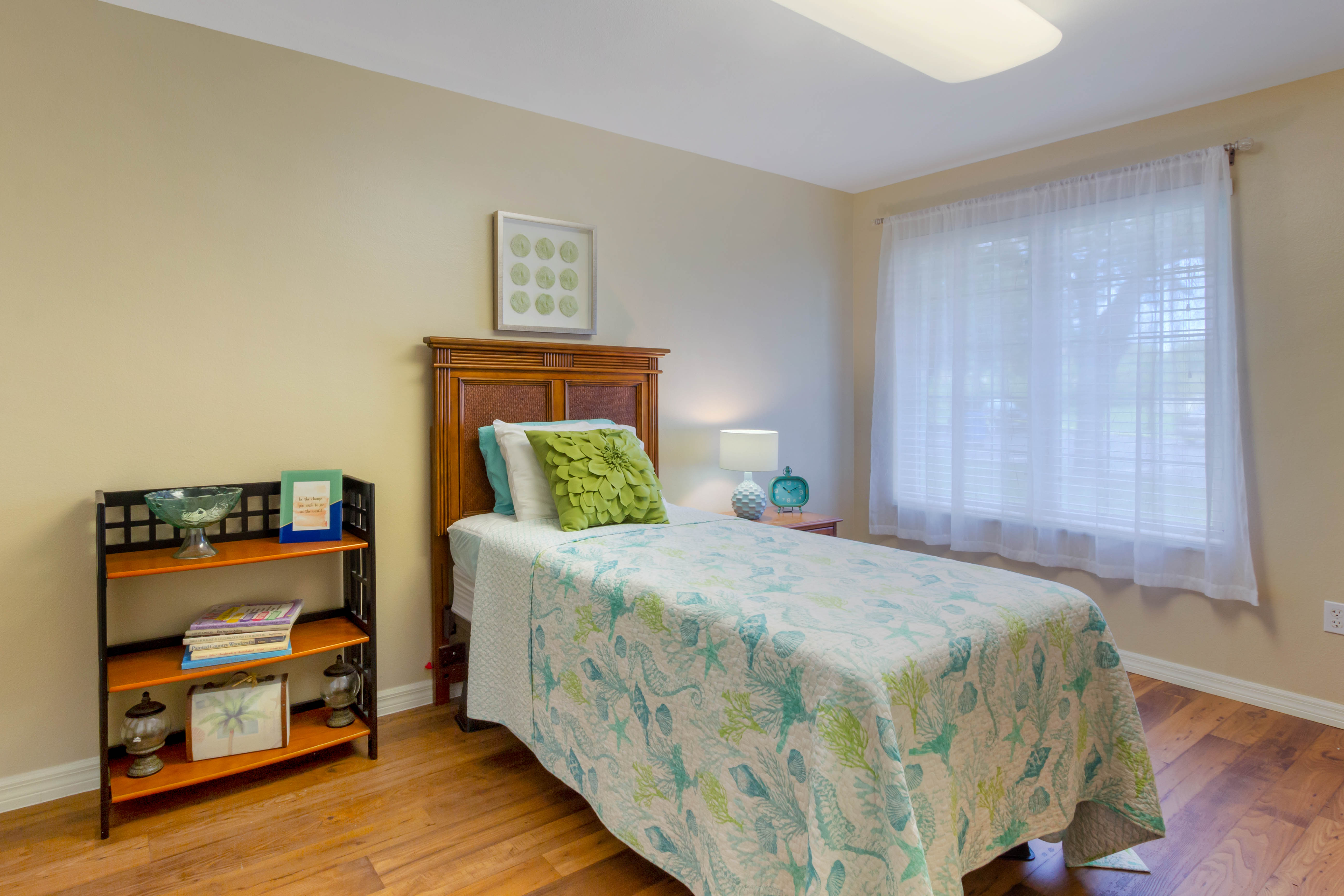 fort-meyers-the-colony-apartment-bedroom