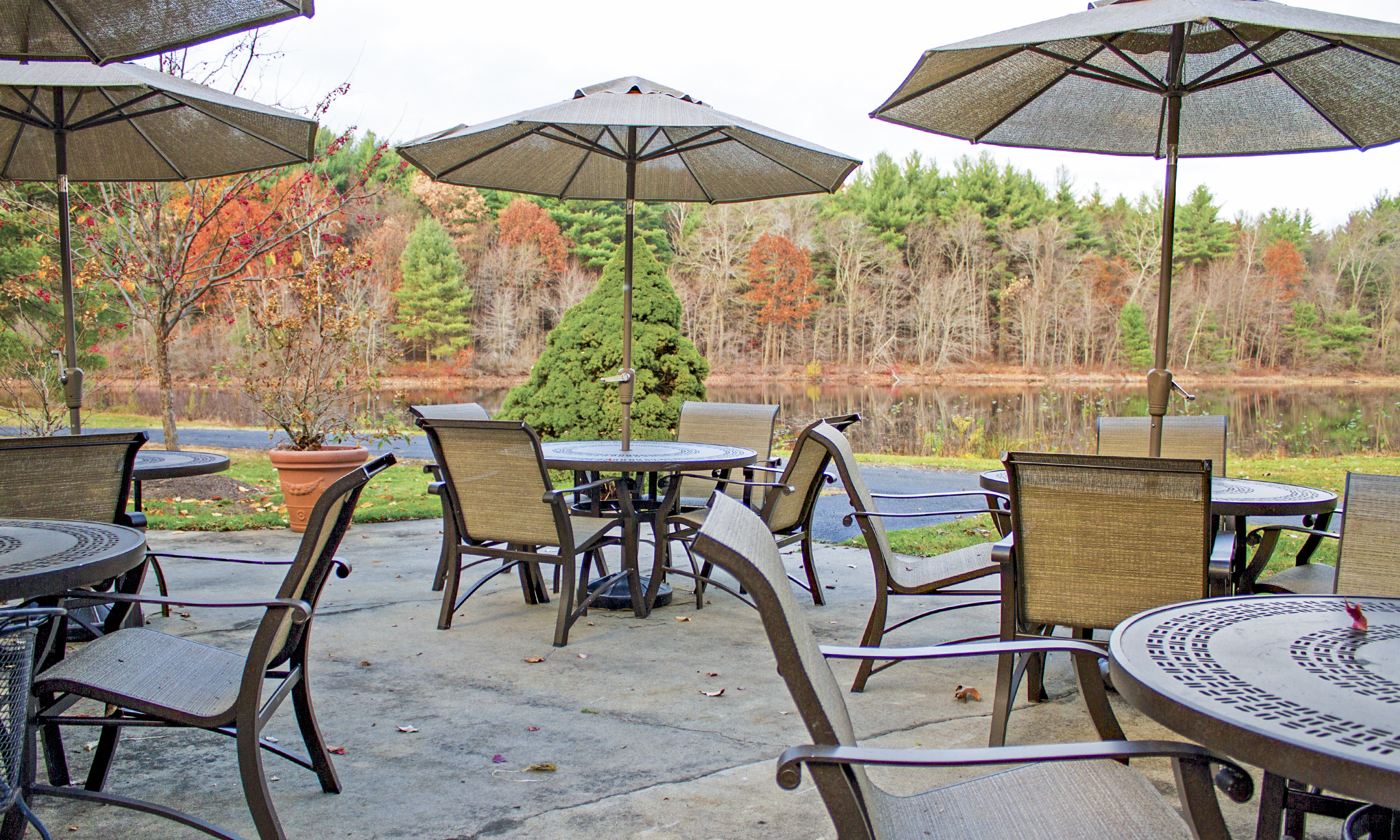 3-gables-farmington-patio