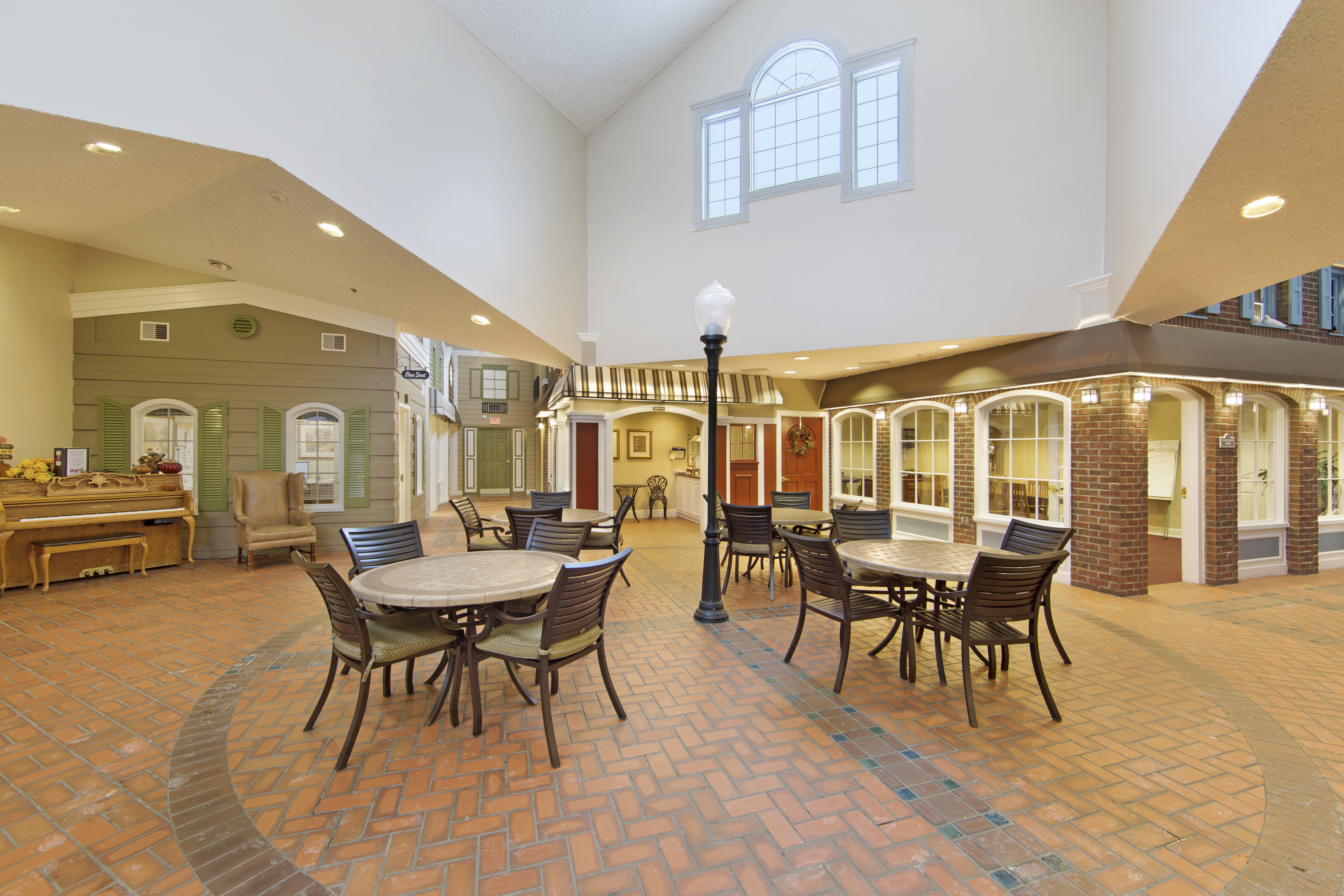 2-grand-blanc-mc-concourse