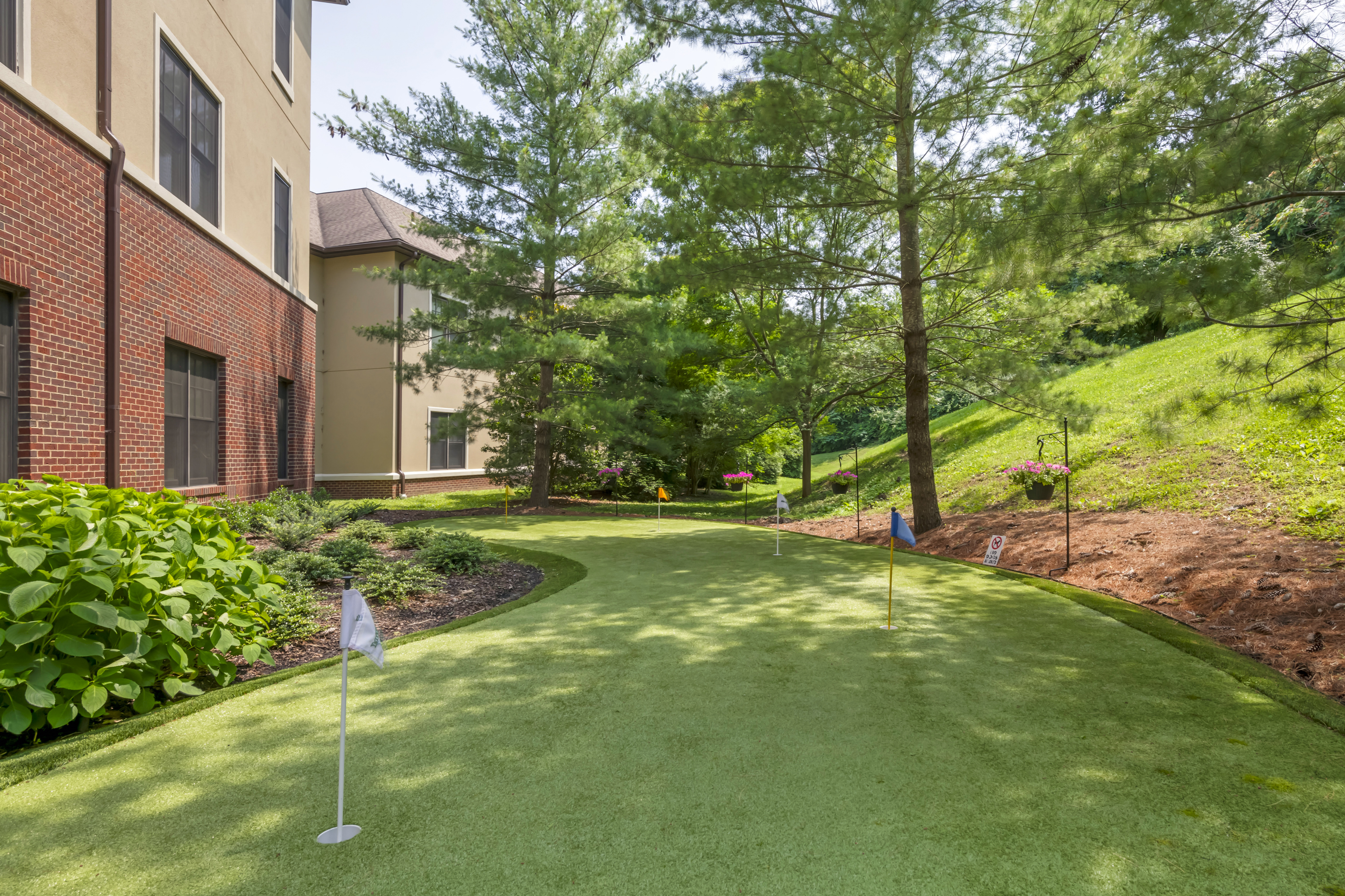 3-green-hills-cumberland-putting-green