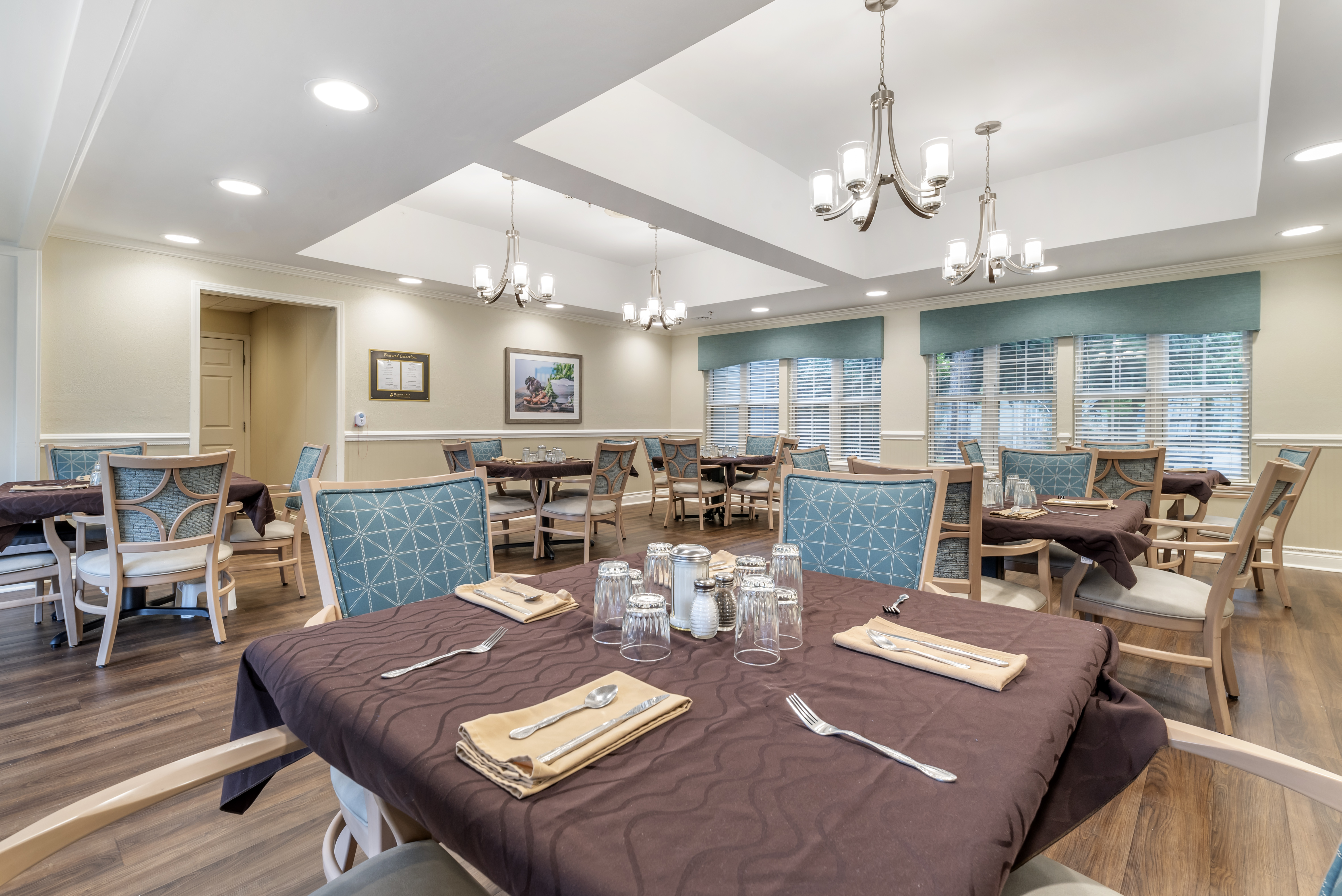 3-hamilton-dining-room