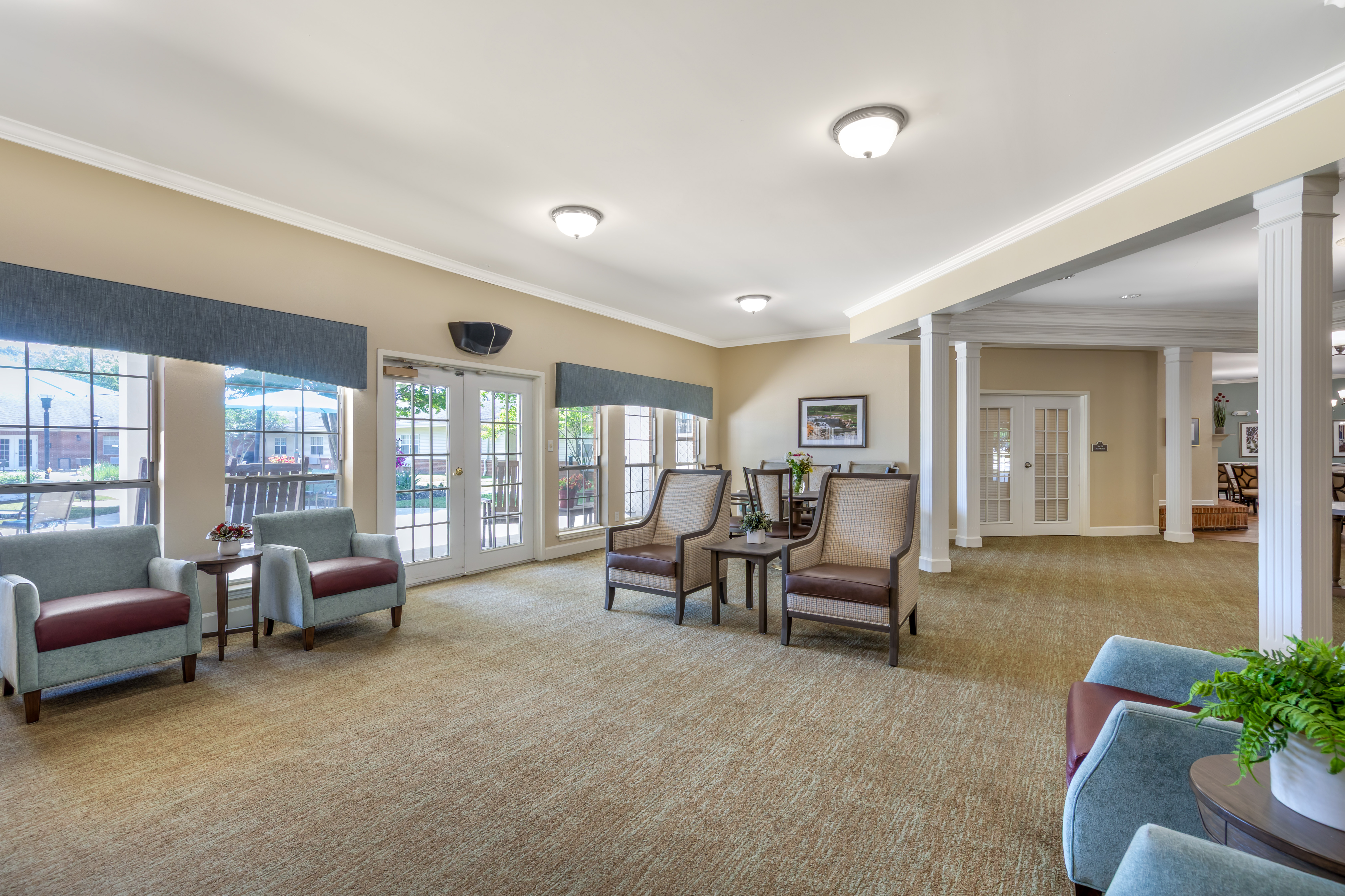 hampton-cove-community living room