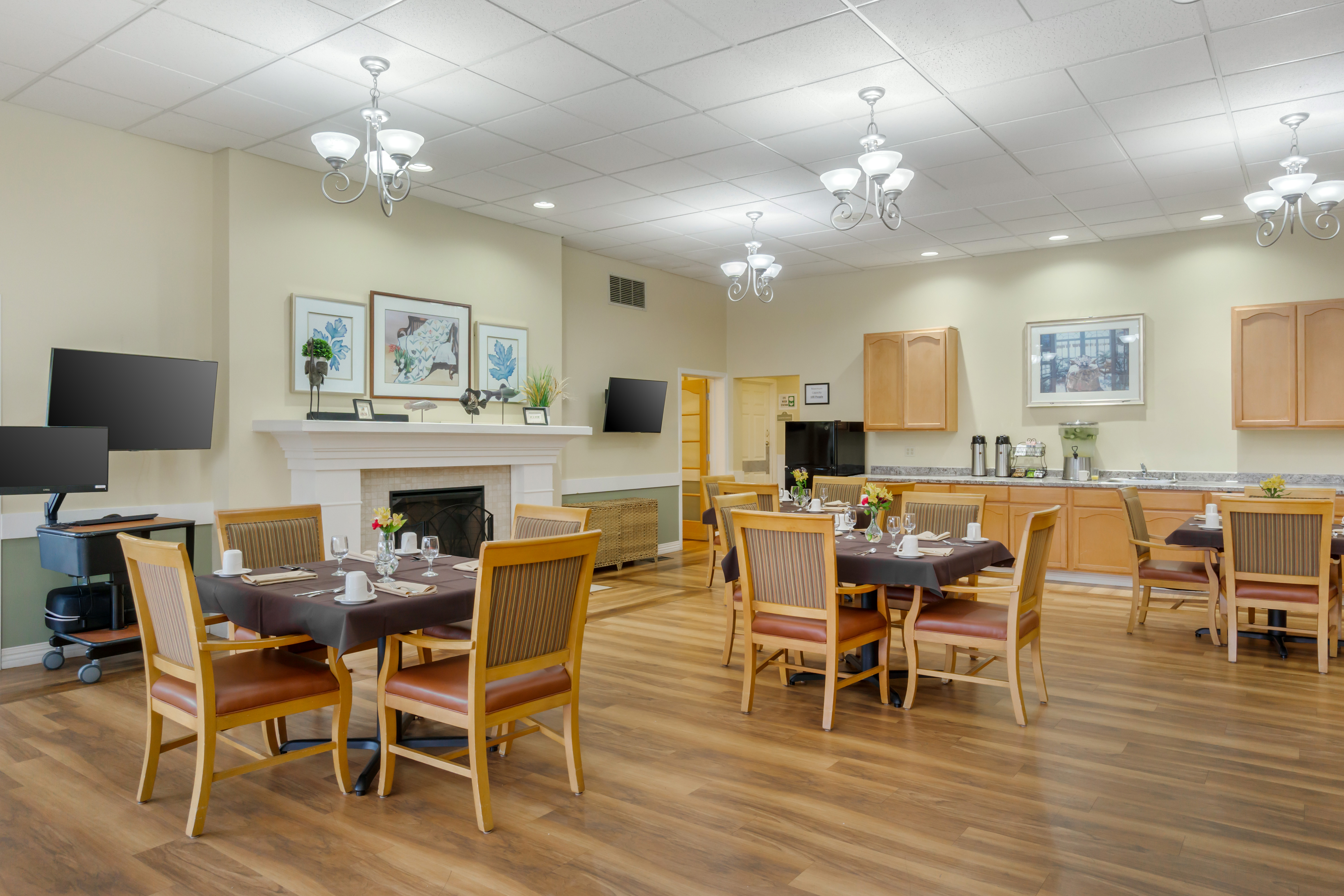 harbor-bay-activities-room