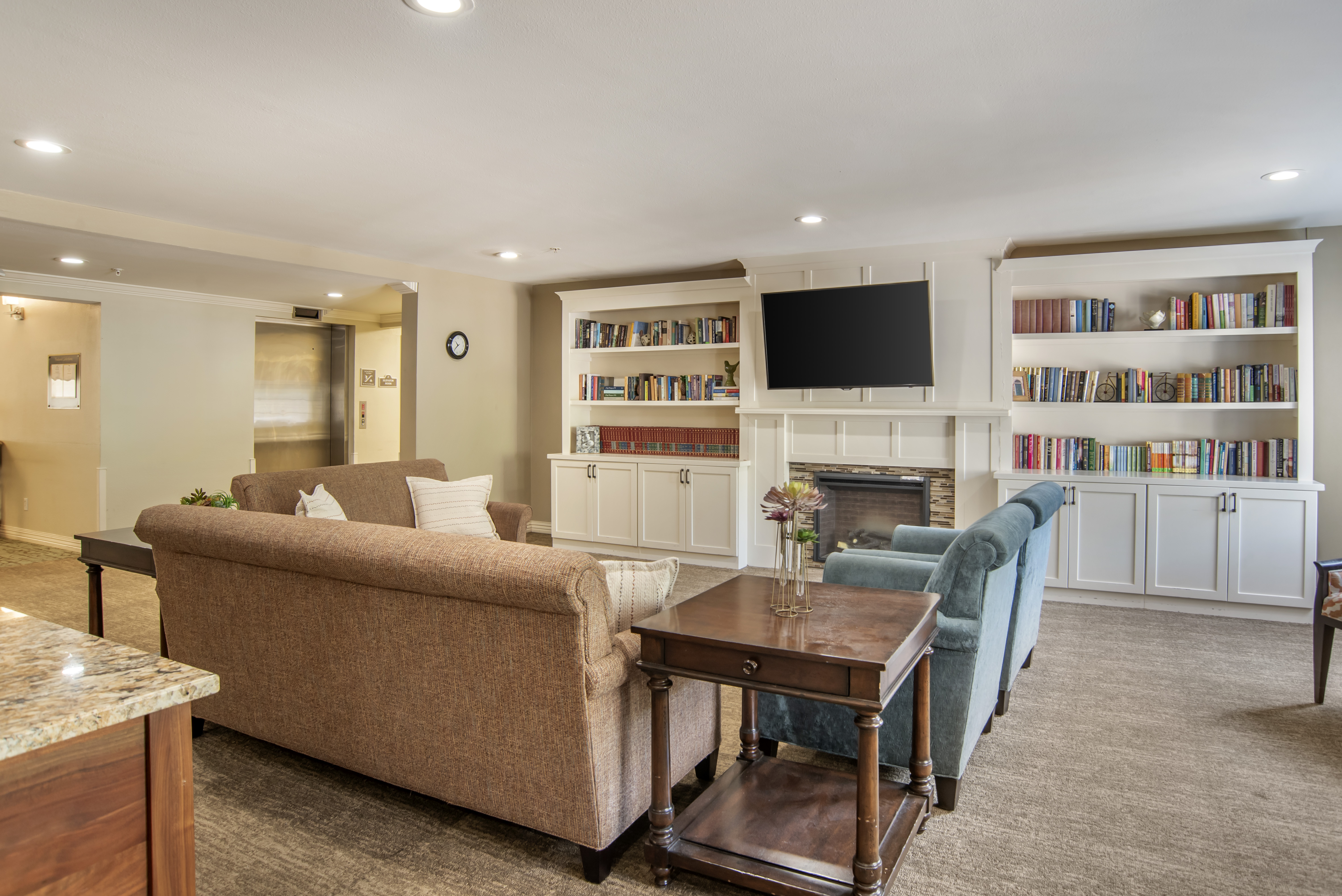 1-hattiesburg-al-community-living-room