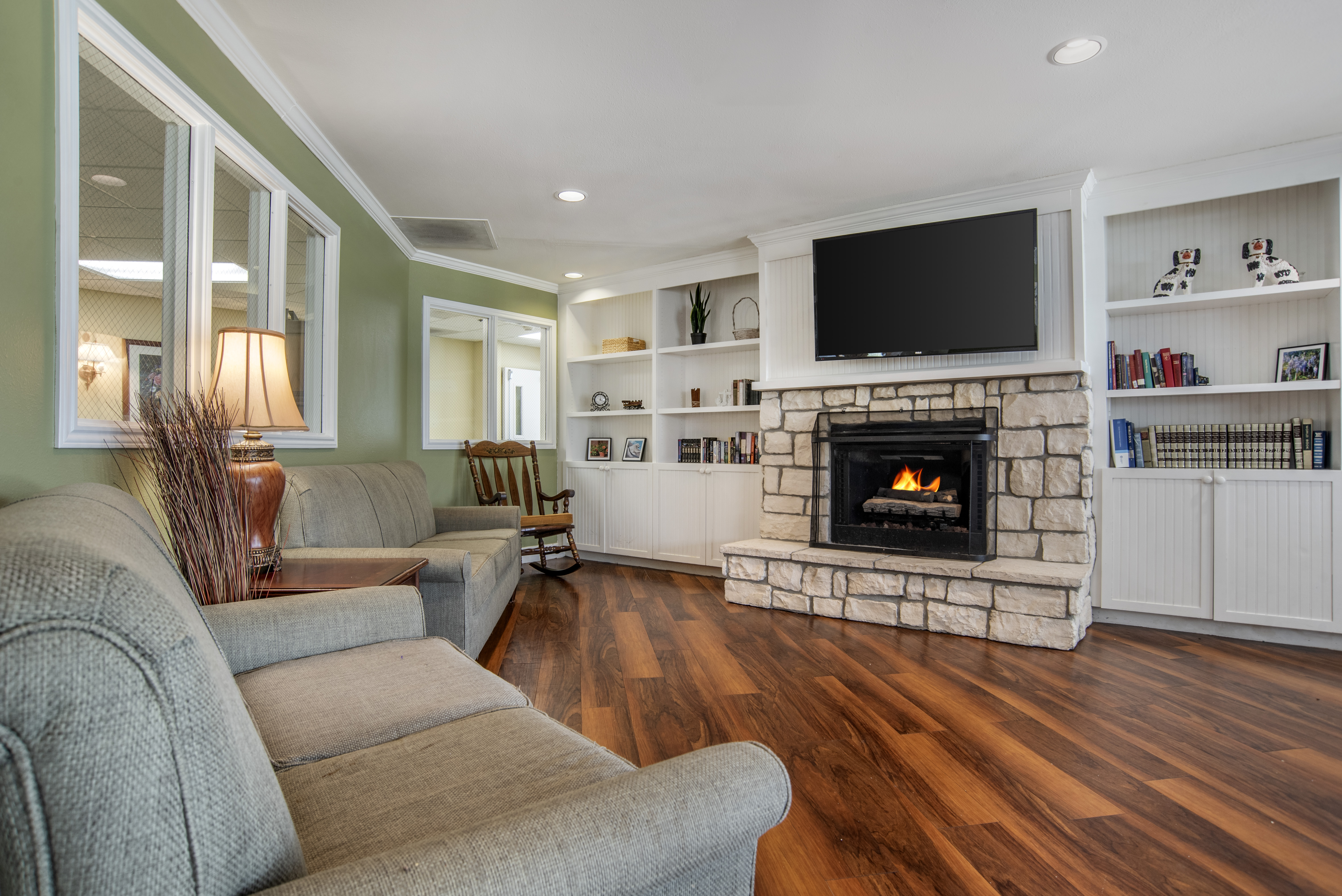 1-hattiesburg-mc-community-living-room