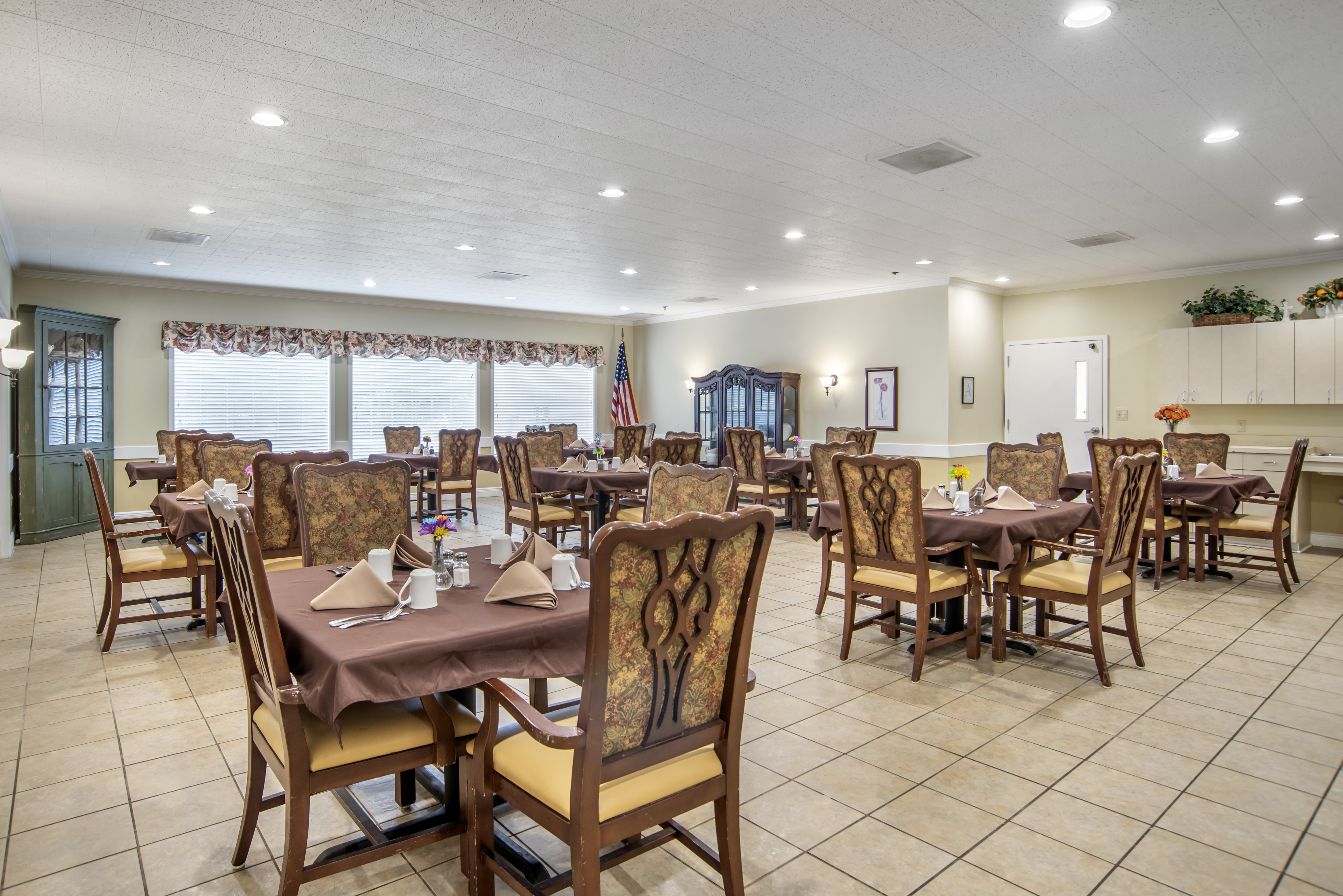 hattiesburg-mc-community-dining-room