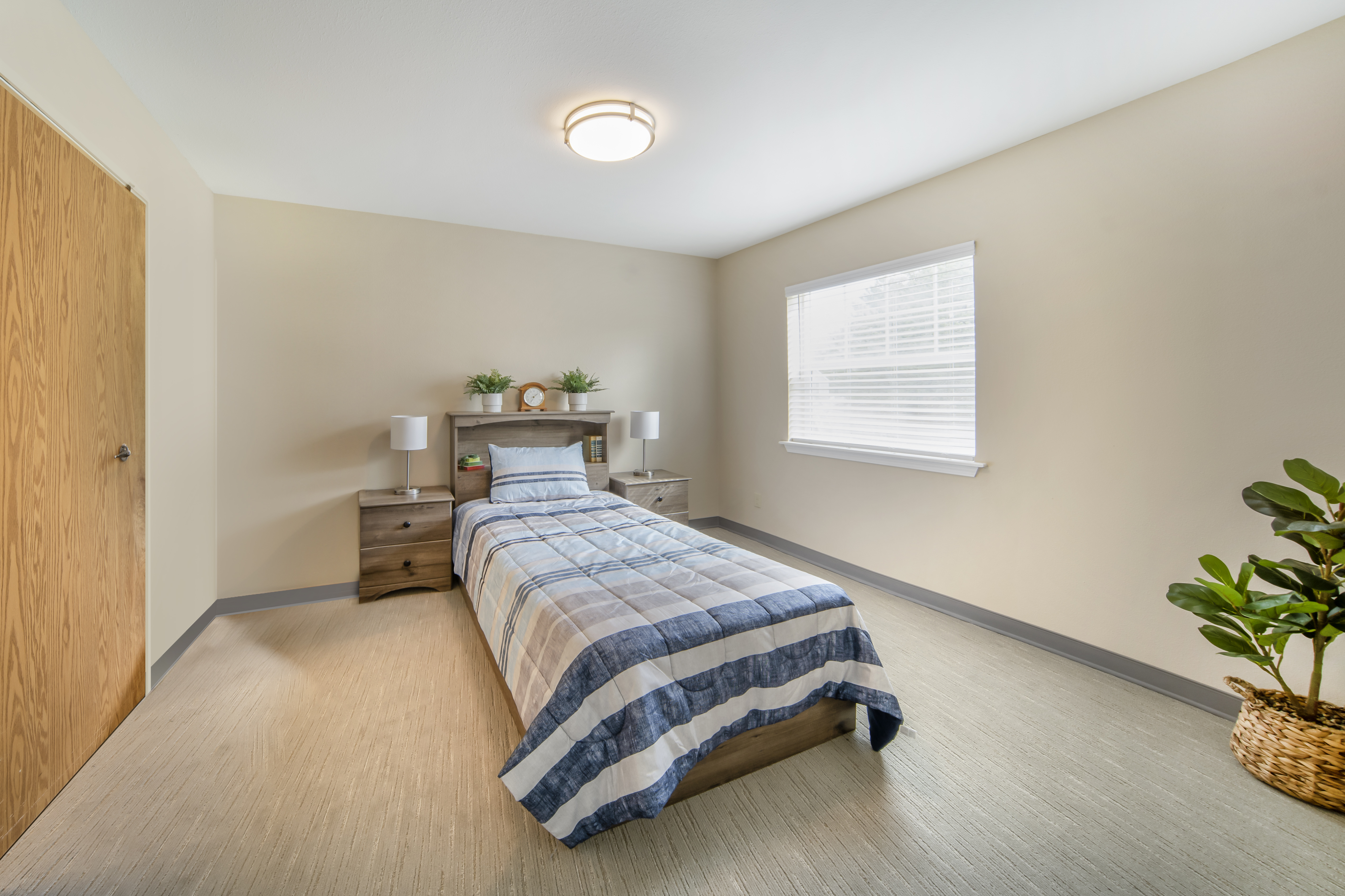 hearthstone-moses-lake-apartment-bedroom