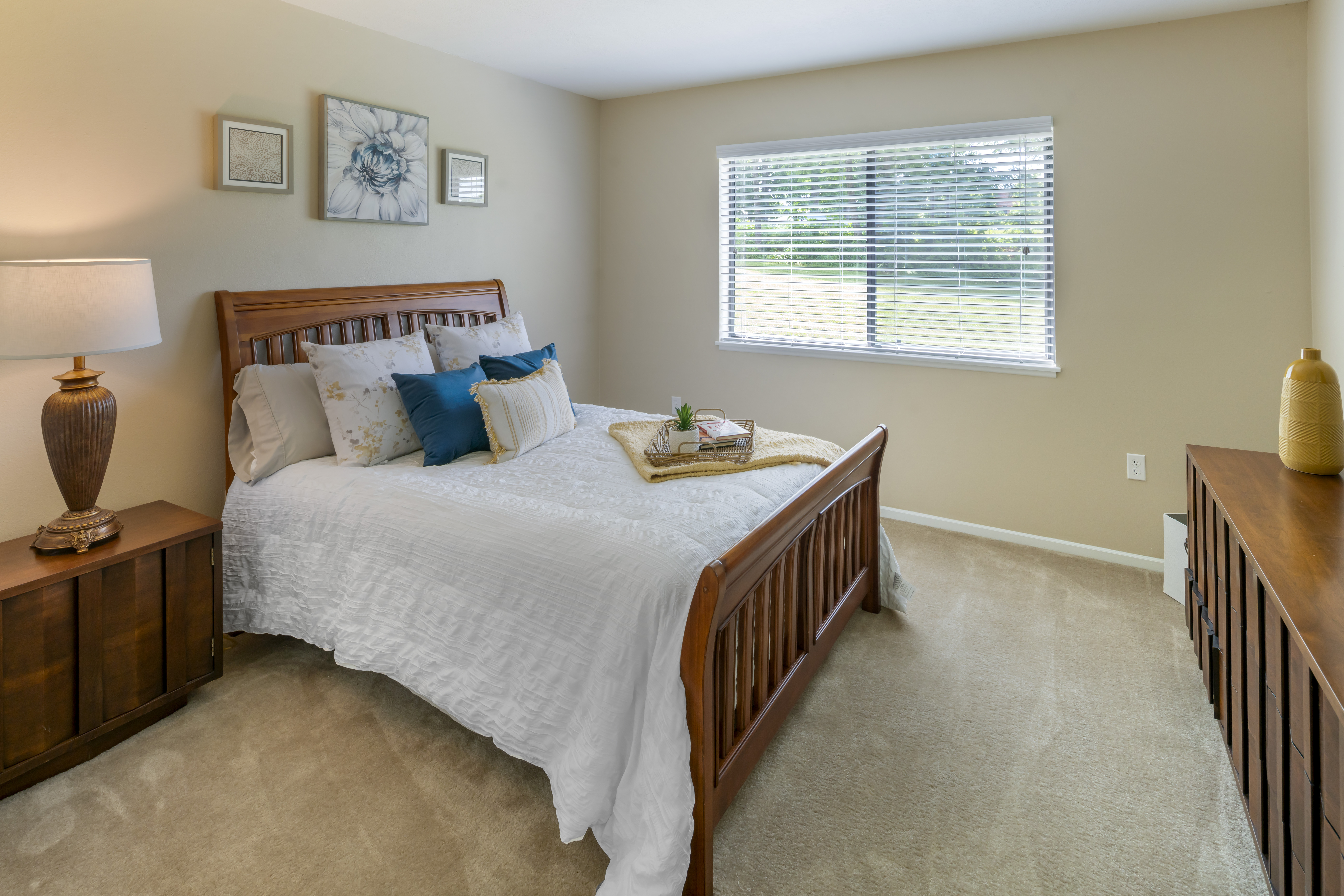 hendersonville-east-apartment-bedroom