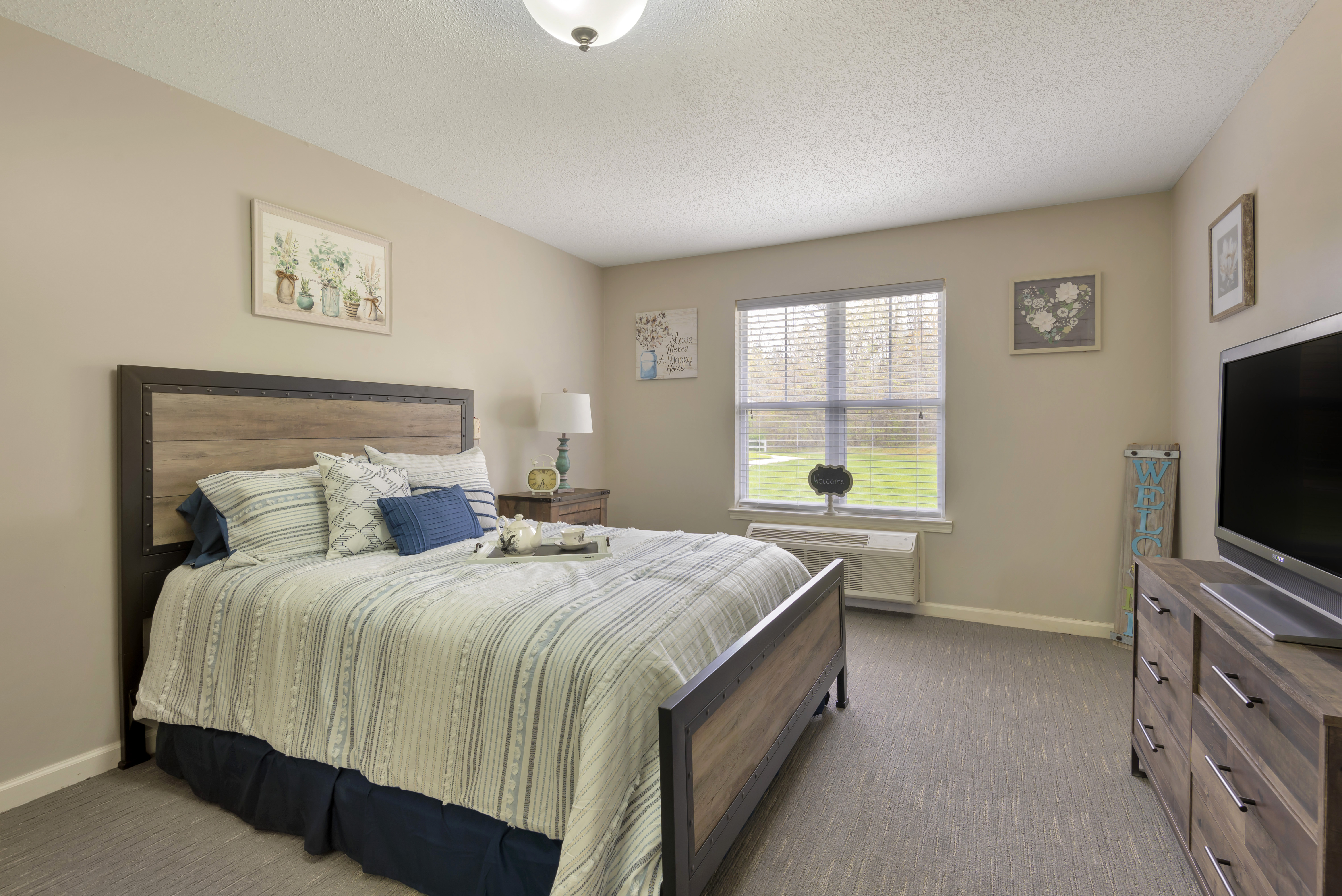 1-high-point-north-al-apartment-bedroom