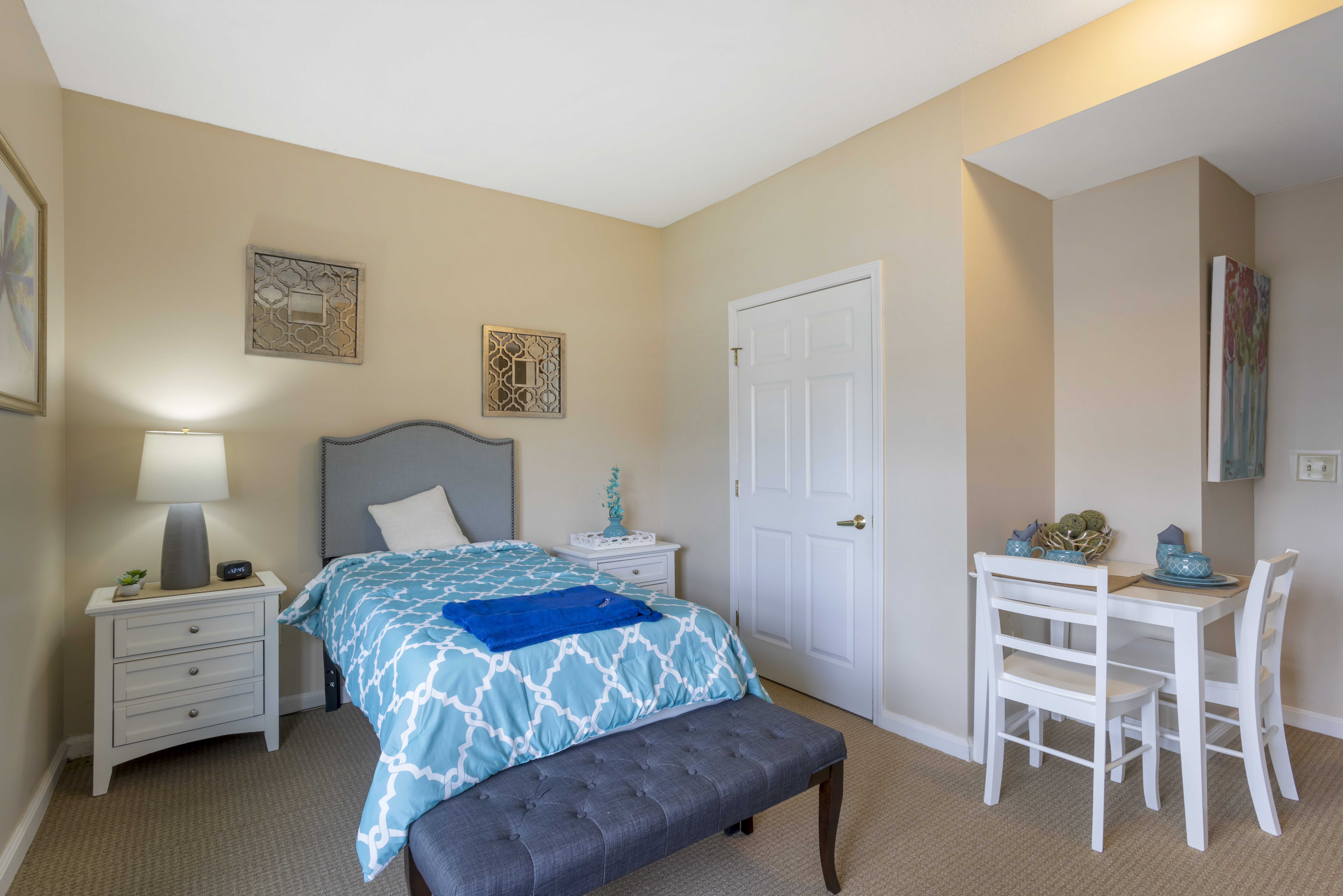 ithaca-al-apartment-bedroom