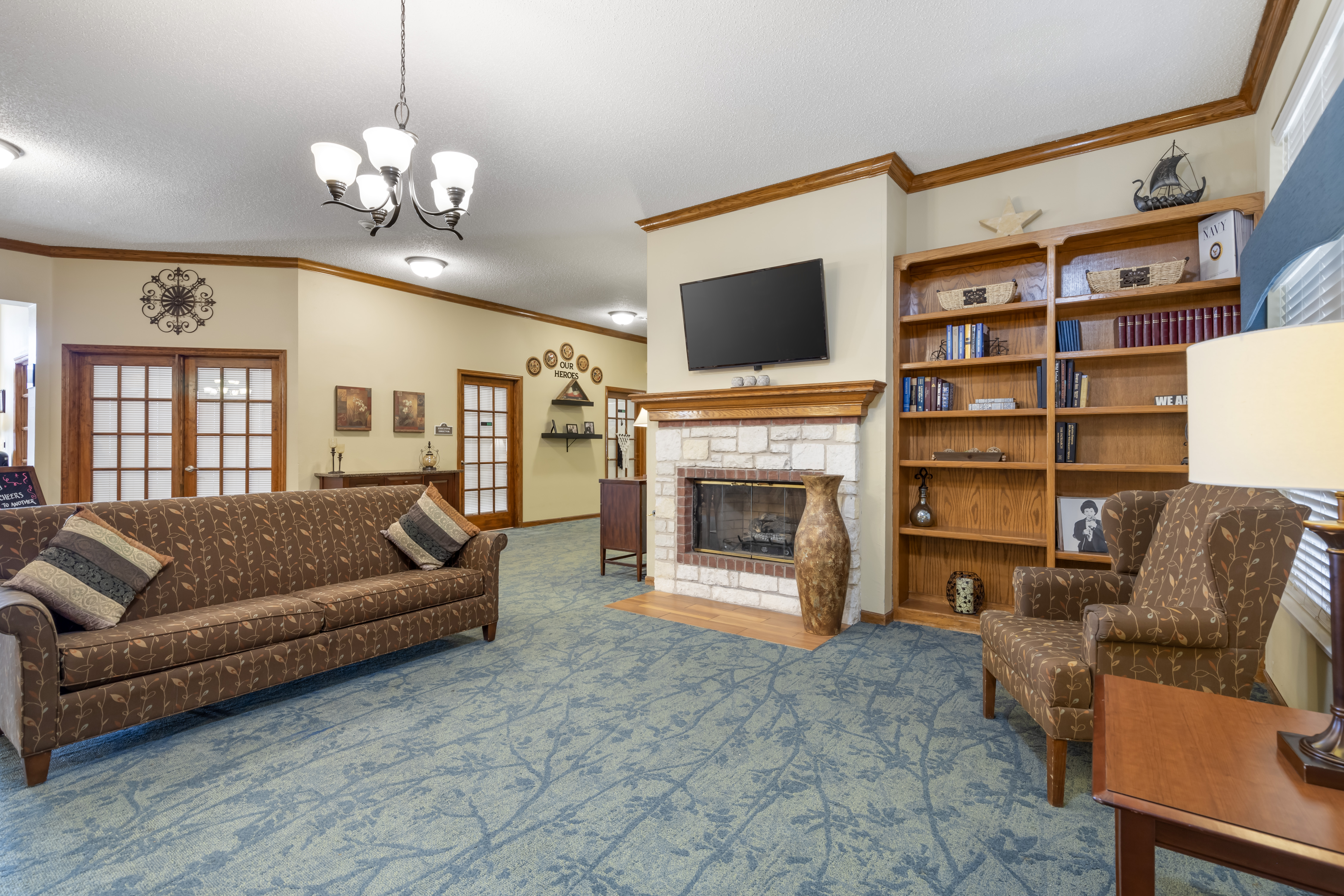 1-kerrville-community-living-room