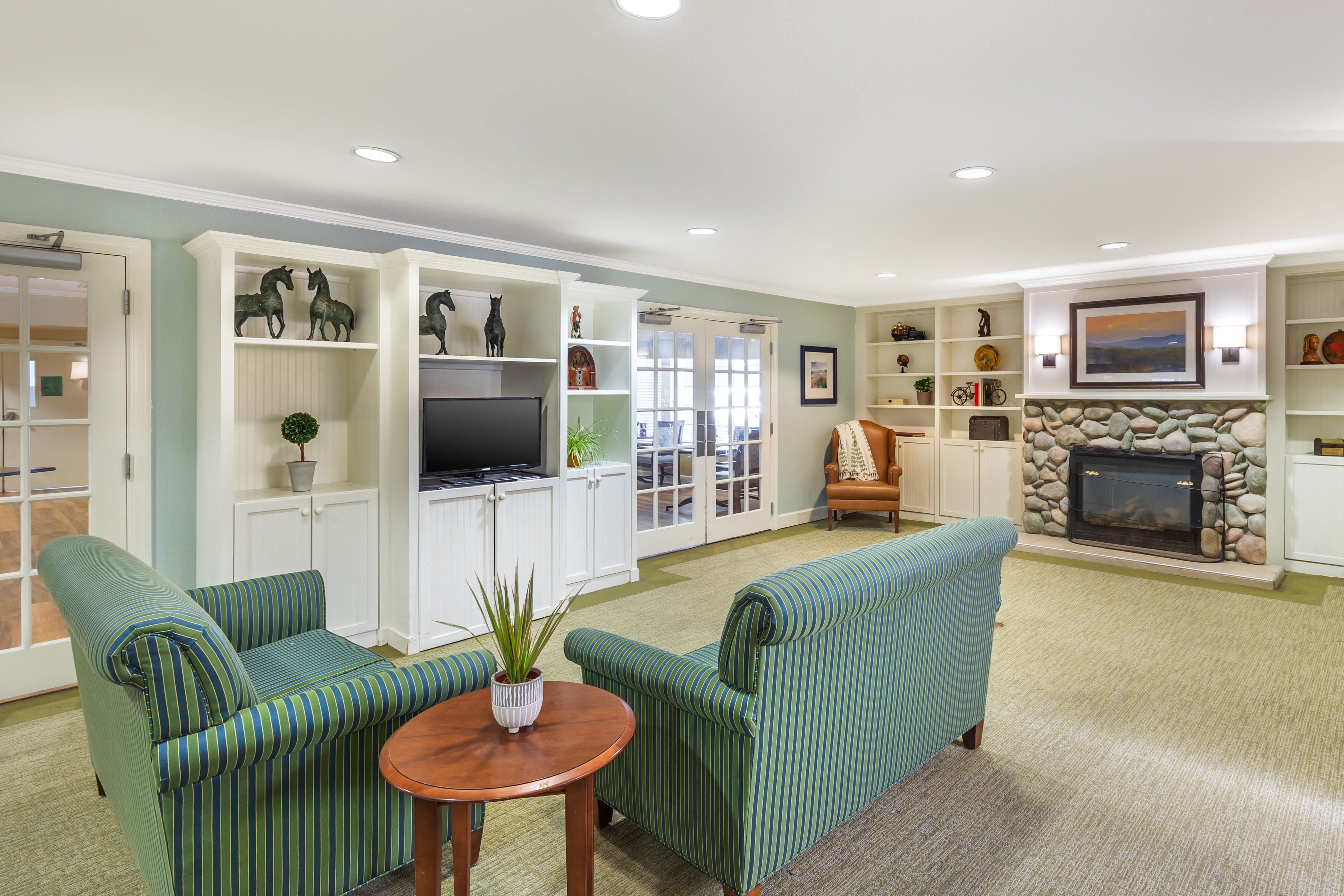 1-kettleman-lane-community-living-room