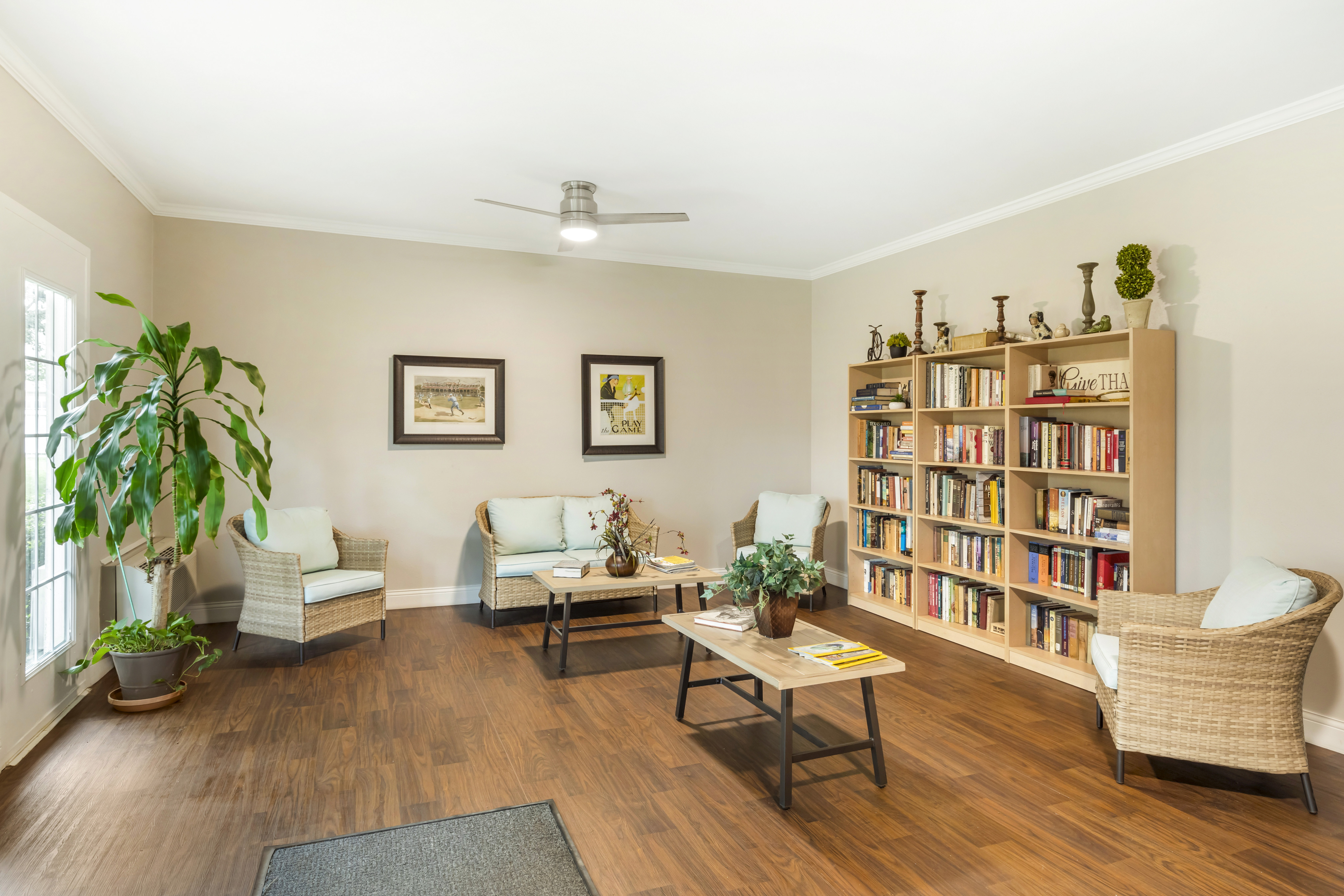 lake-highlands-community-living-room