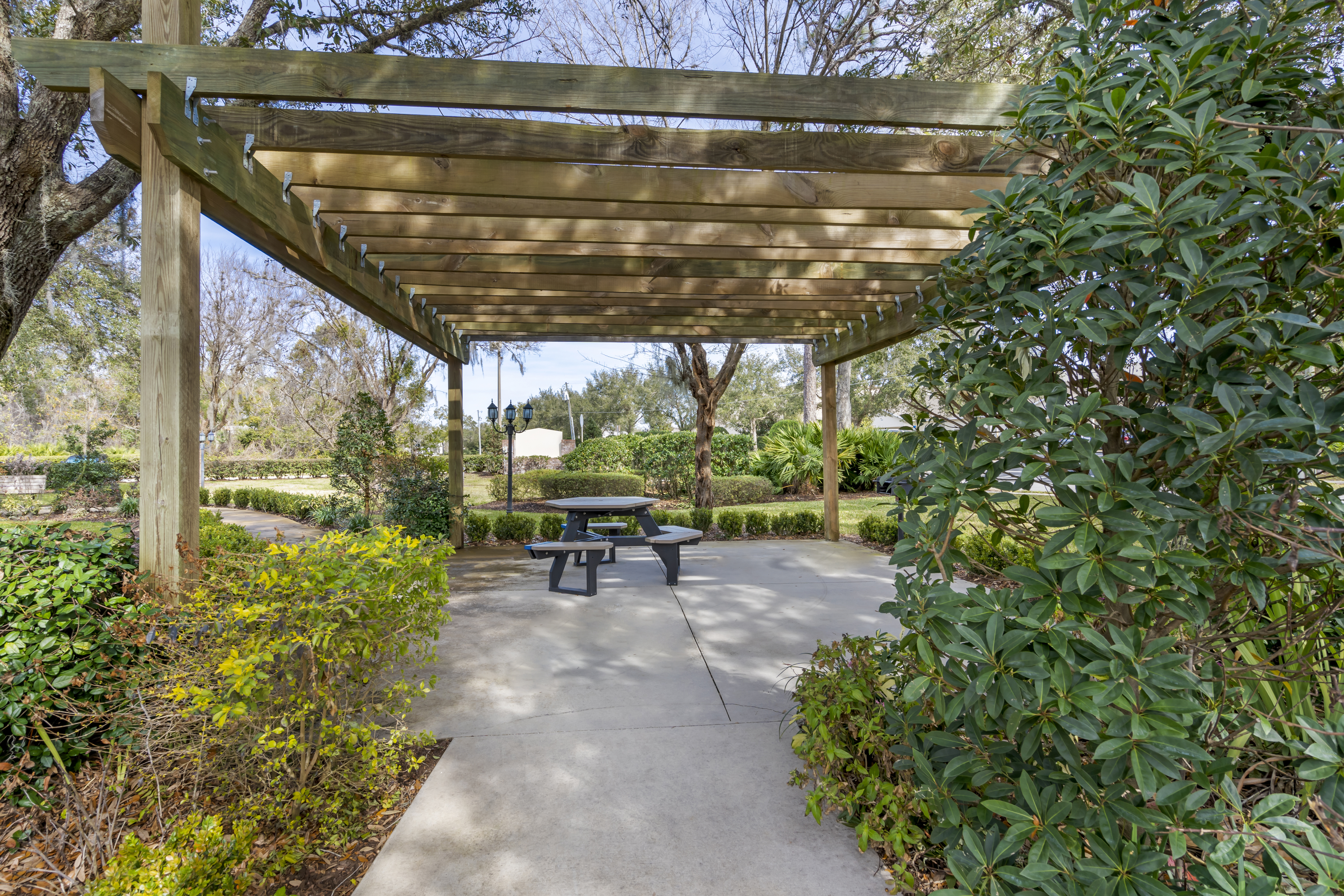 lake-mary-courtyard