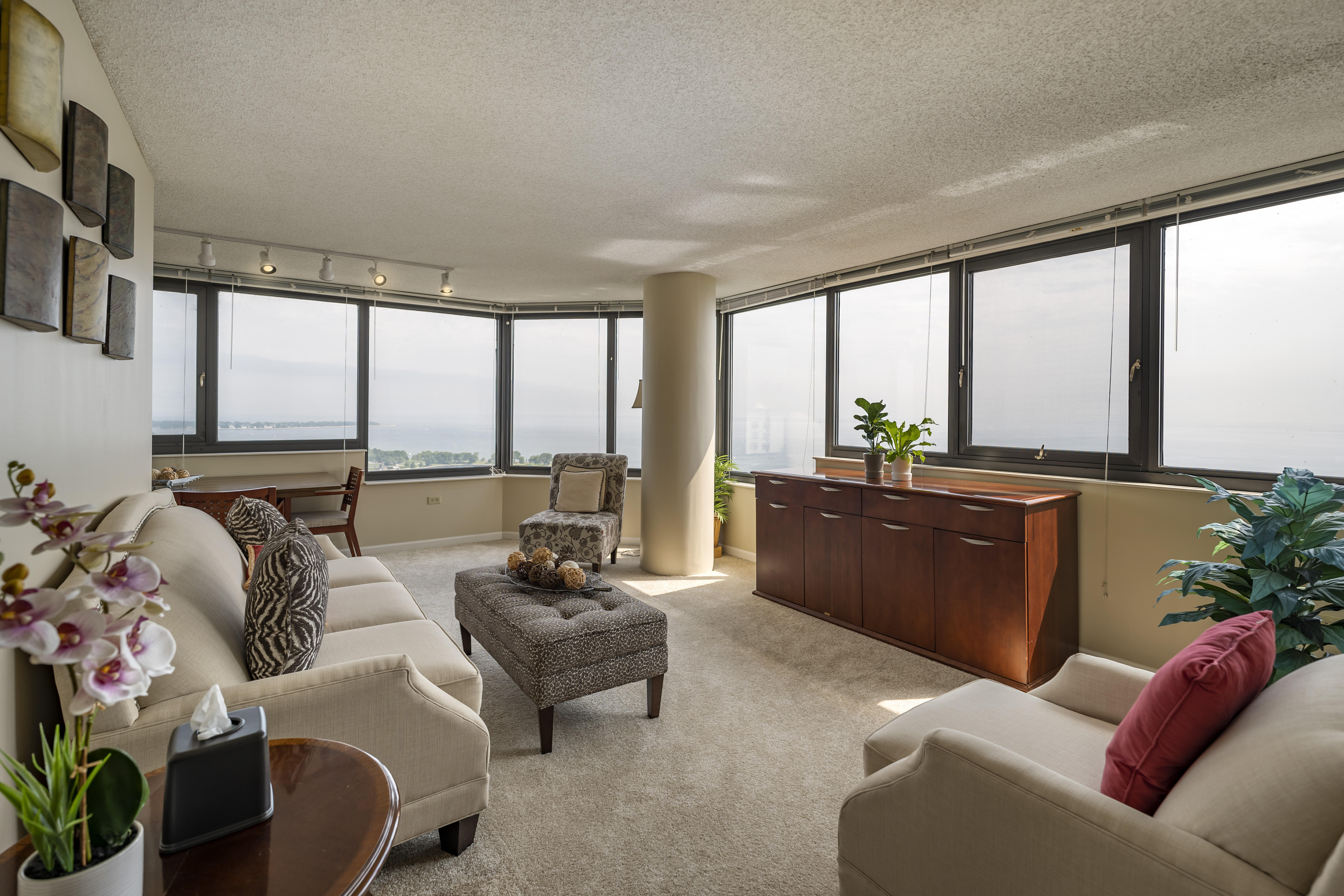 3-lake-shore-drive-apartment-living-room