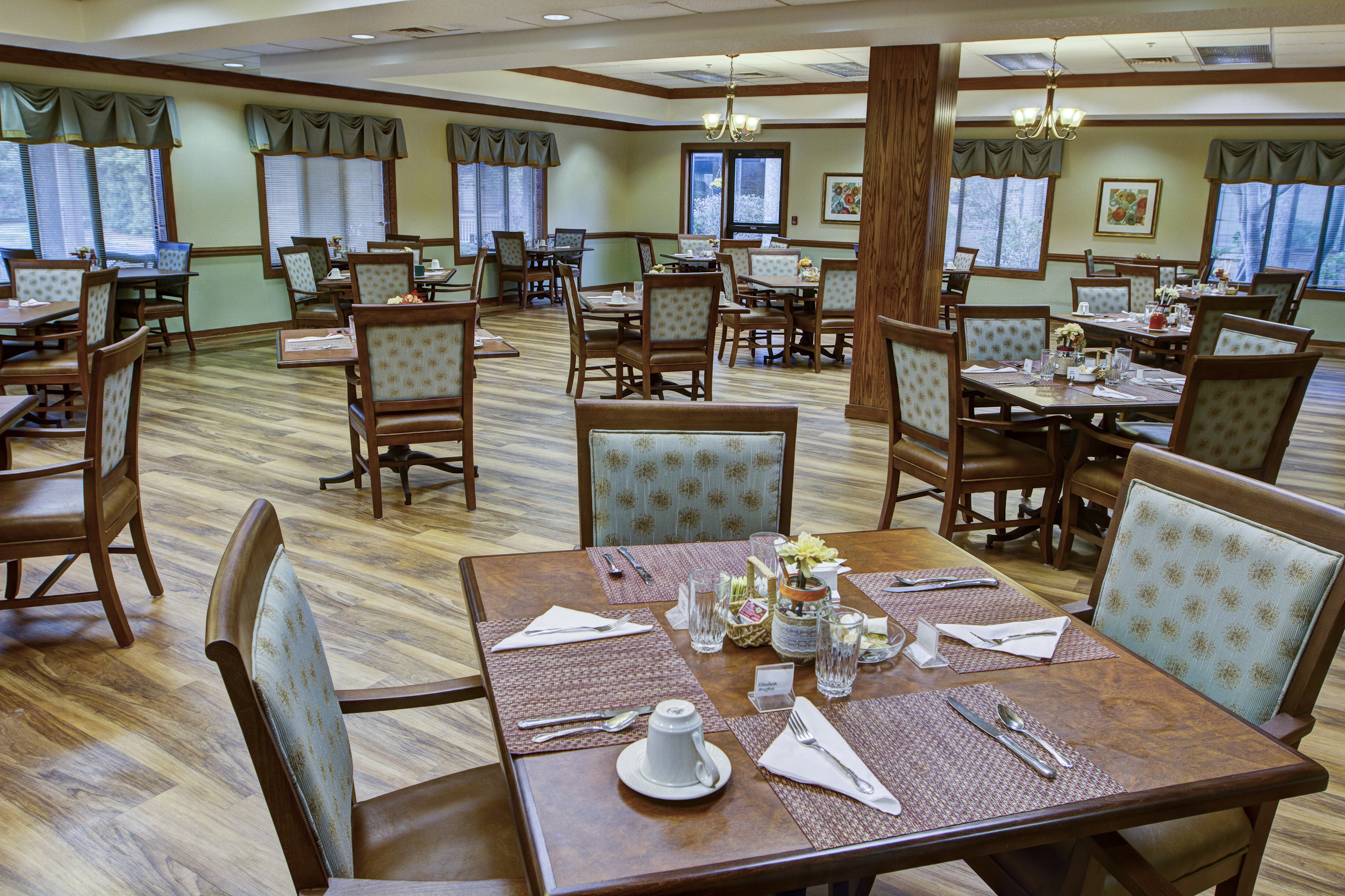 3-lakeview-crossing-dining-room