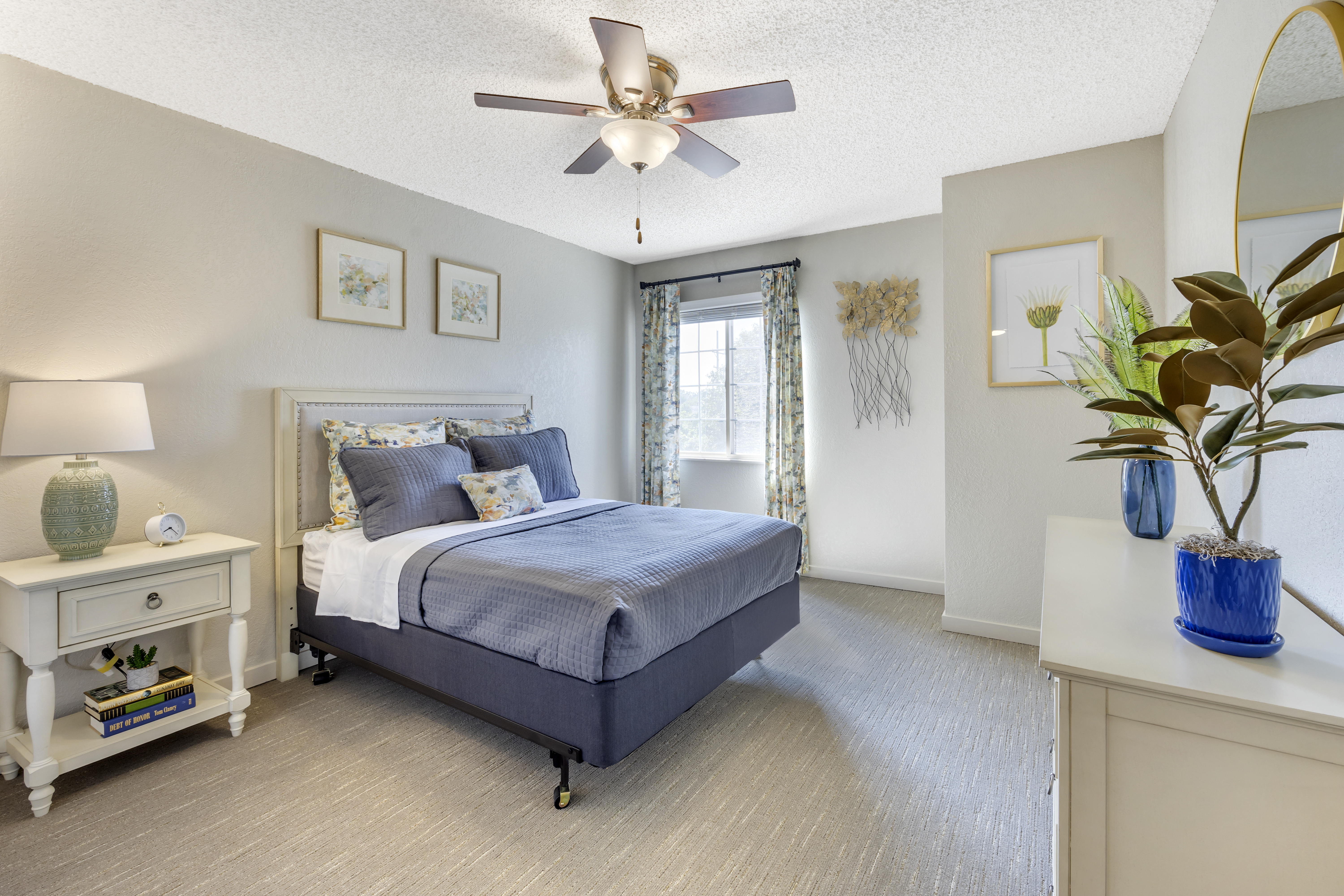 1-liberal-springs-apartment-bedroom